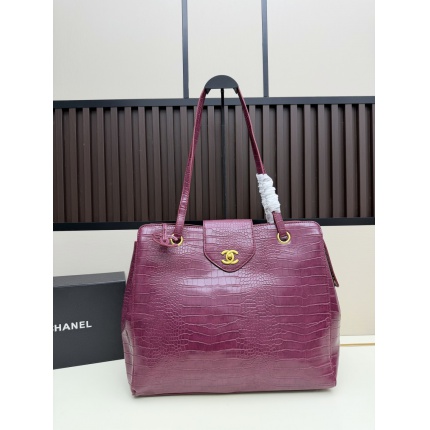 Chanel AAA quality Handbags in 220187