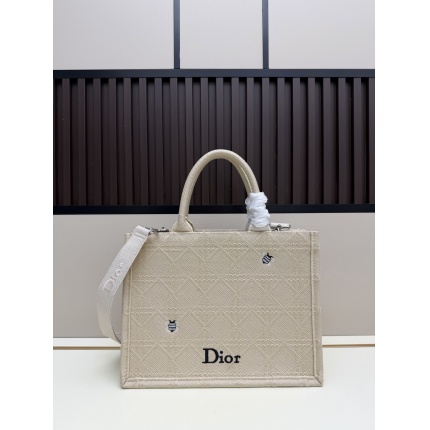 Dior AAA Quality Handbags in 220219