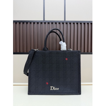 Dior AAA Quality Handbags in 220236