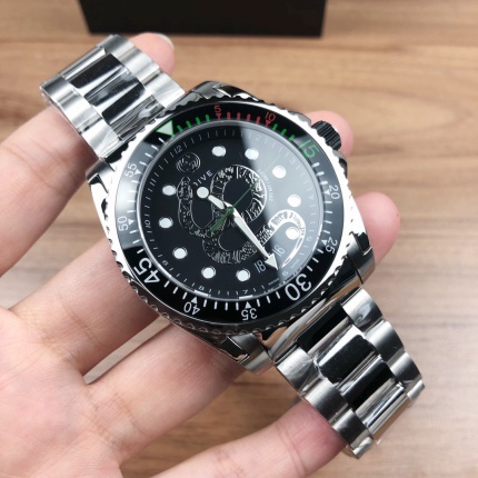 Gucci AAA Quality Watches in 220389