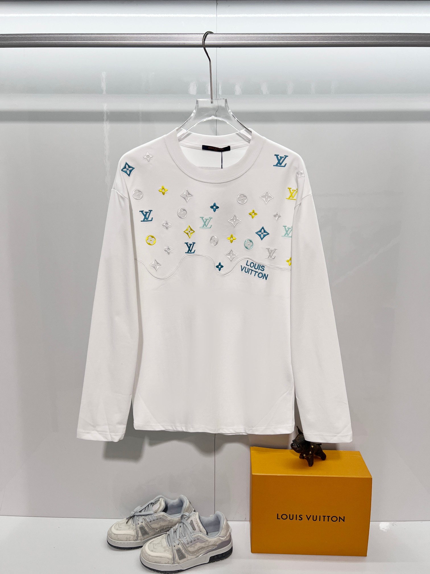 Cheap Louis Vuitton Long-Sleeved T-shirts for Men in 216584, $35 USD- [IB216584] - Replica Louis Vuitton Long-Sleeved T-shirts for Men