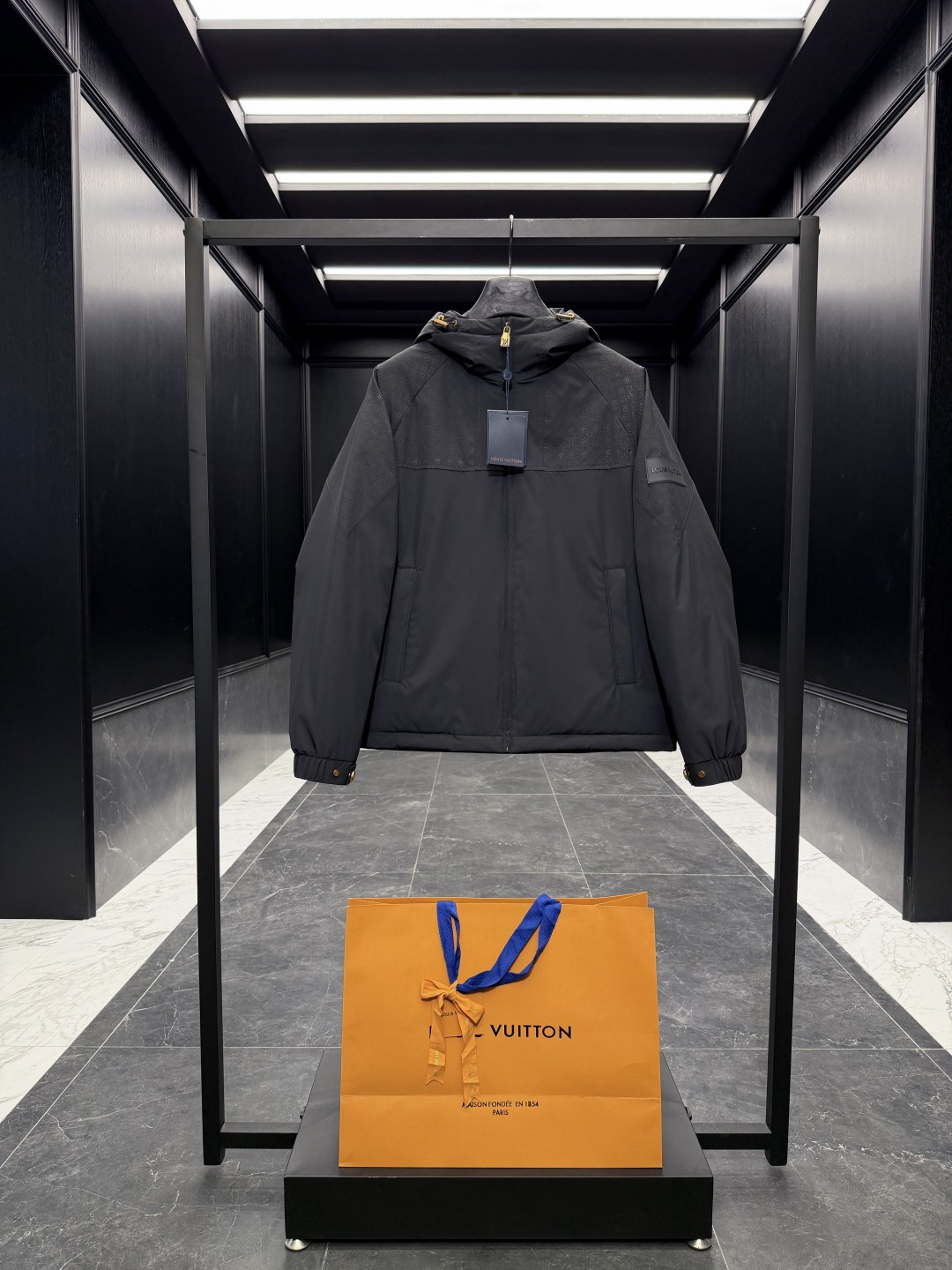 Cheap Louis Vuitton Thick Jackets For Men in 216603, $200 USD- [IB216603] - Replica Louis Vuitton Thick Jackets For Men