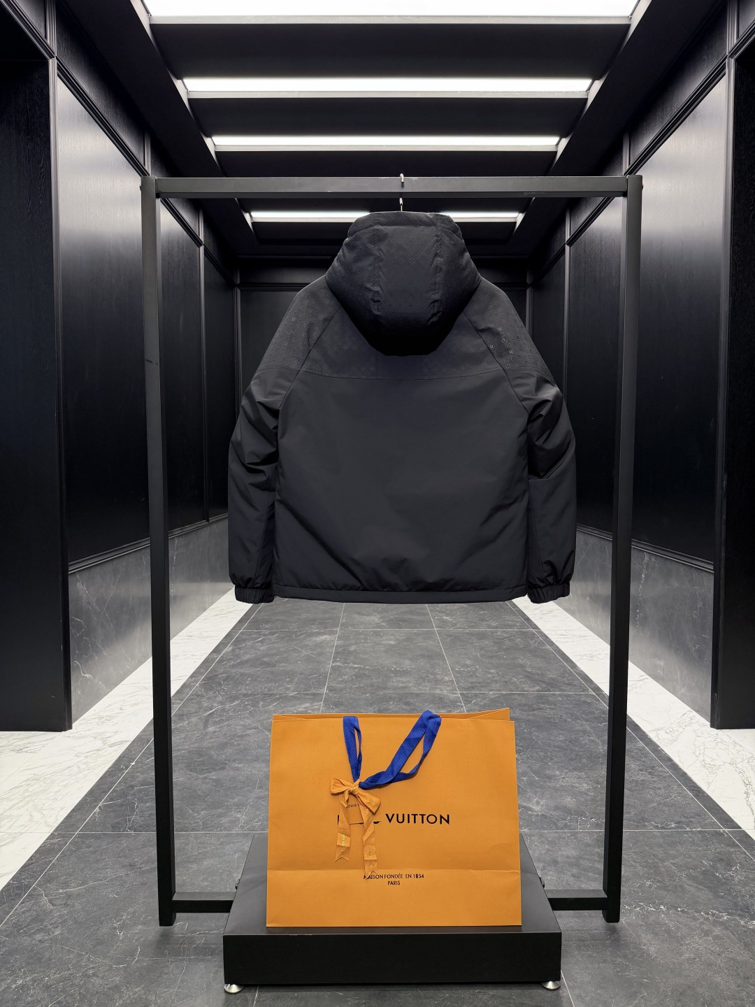 Cheap Louis Vuitton Thick Jackets For Men in 216603, $200 USD- [IB216603] - Replica Louis Vuitton Thick Jackets For Men