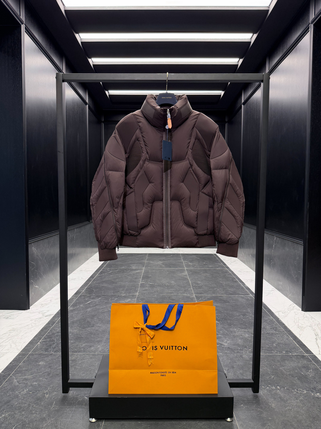 Cheap Louis Vuitton Thick Jackets For Men in 216604, $200 USD- [IB216604] - Replica Louis Vuitton Thick Jackets For Men
