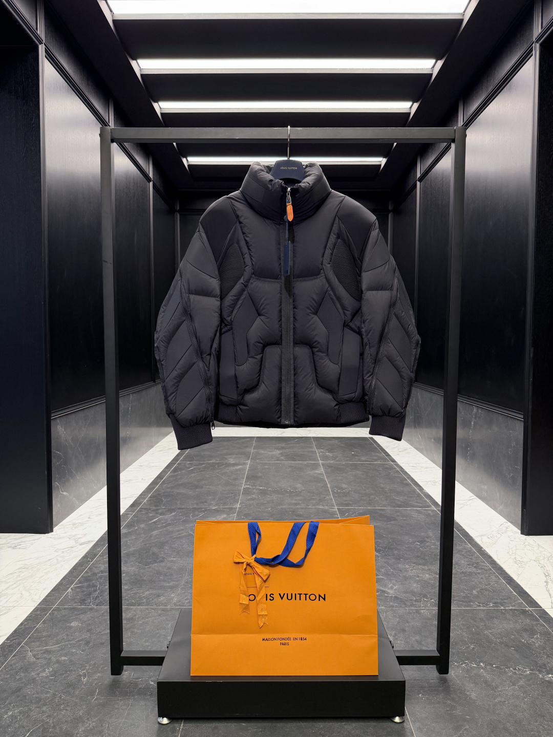 Cheap Louis Vuitton Thick Jackets For Men in 216605, $200 USD- [IB216605] - Replica Louis Vuitton Thick Jackets For Men