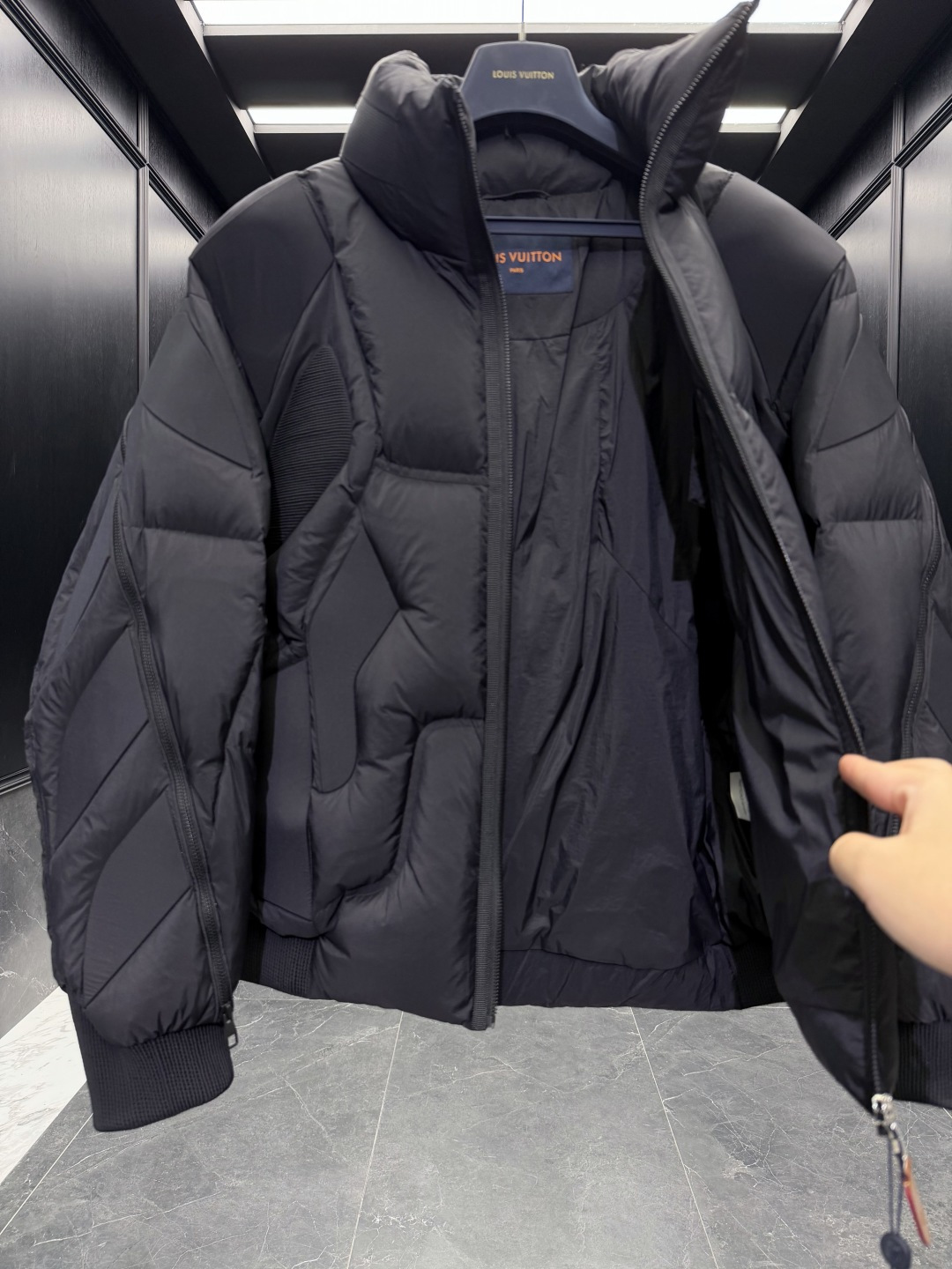 Cheap Louis Vuitton Thick Jackets For Men in 216605, $200 USD- [IB216605] - Replica Louis Vuitton Thick Jackets For Men