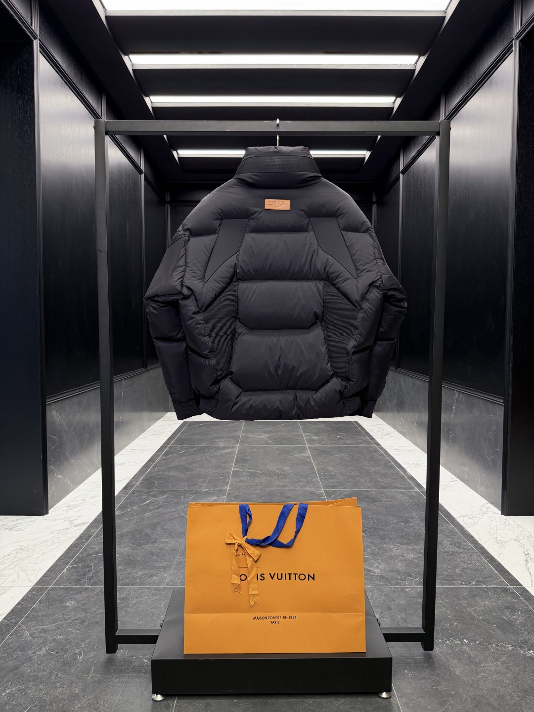 Cheap Louis Vuitton Thick Jackets For Men in 216605, $200 USD- [IB216605] - Replica Louis Vuitton Thick Jackets For Men