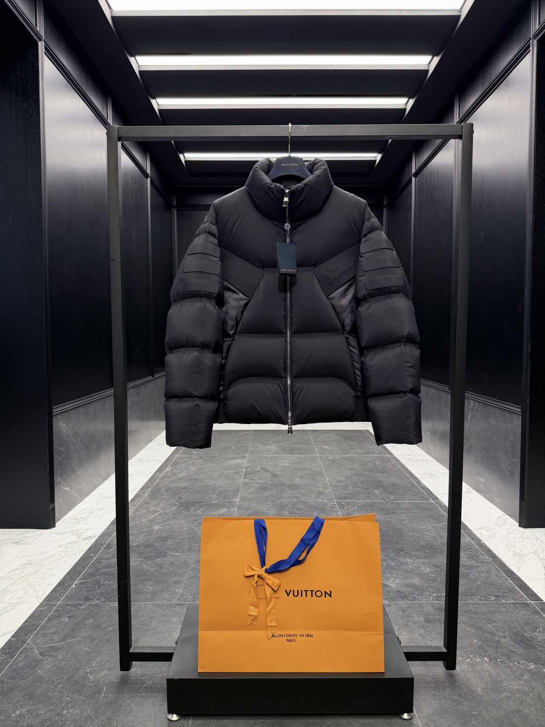 Cheap Louis Vuitton Thick Jackets For Men in 216606, $200 USD- [IB216606] - Replica Louis Vuitton Thick Jackets For Men