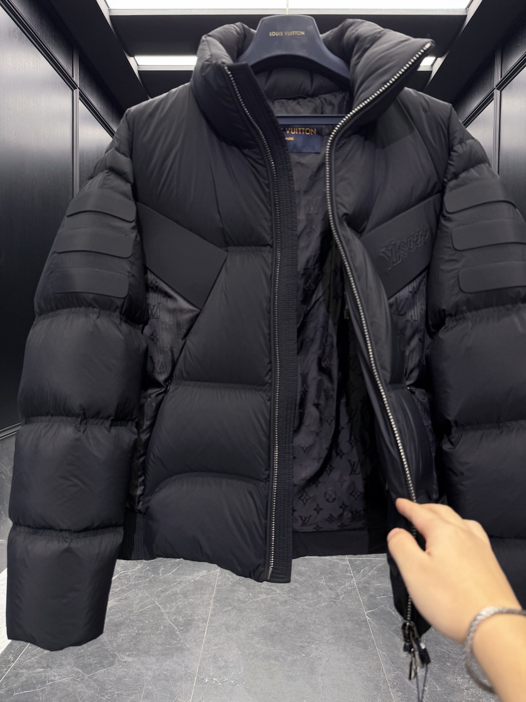 Cheap Louis Vuitton Thick Jackets For Men in 216606, $200 USD- [IB216606] - Replica Louis Vuitton Thick Jackets For Men
