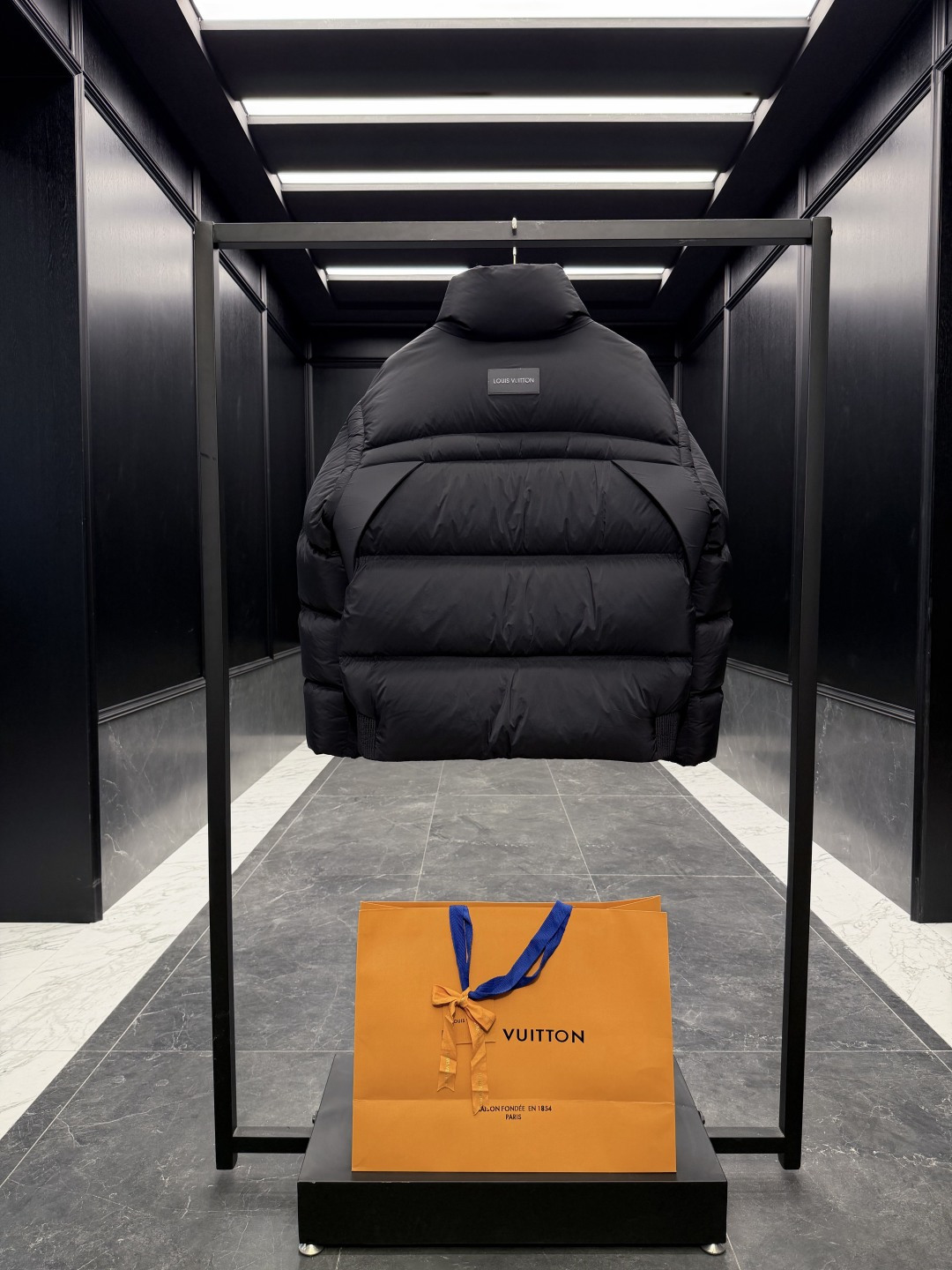 Cheap Louis Vuitton Thick Jackets For Men in 216606, $200 USD- [IB216606] - Replica Louis Vuitton Thick Jackets For Men