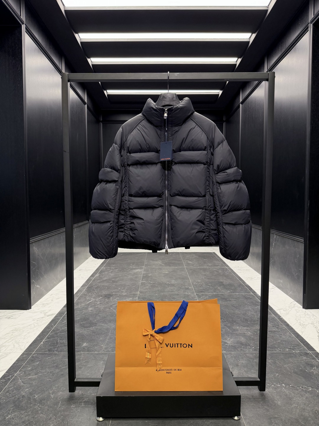 Cheap Louis Vuitton Thick Jackets For Men in 216607, $200 USD- [IB216607] - Replica Louis Vuitton Thick Jackets For Men