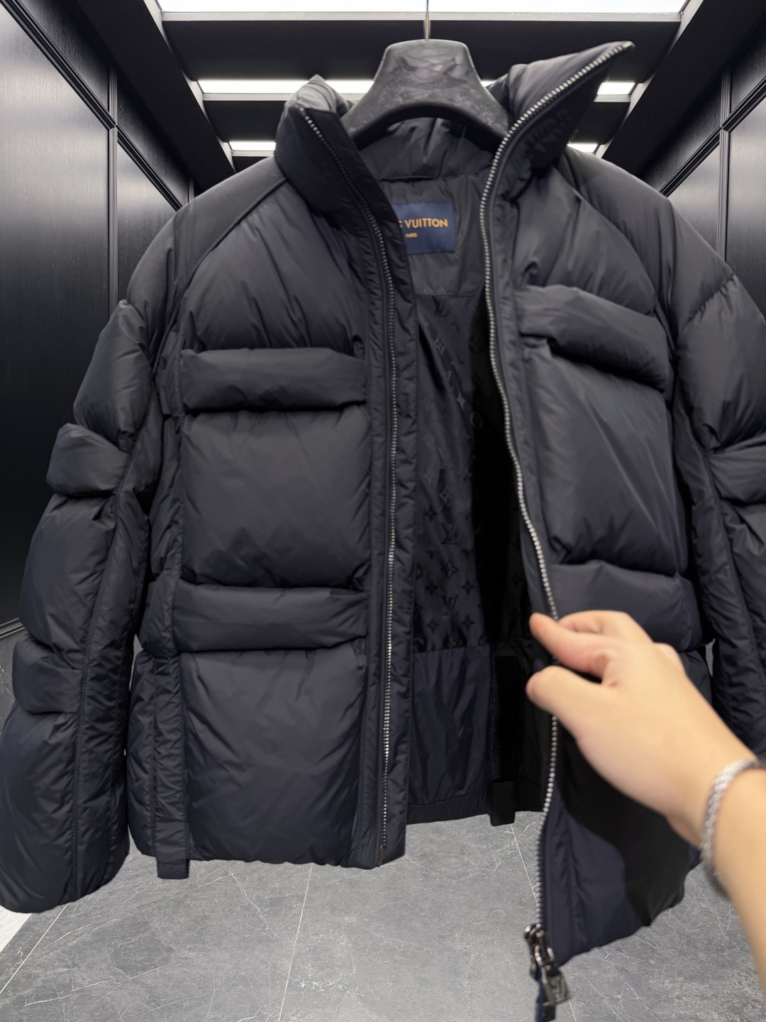 Cheap Louis Vuitton Thick Jackets For Men in 216607, $200 USD- [IB216607] - Replica Louis Vuitton Thick Jackets For Men