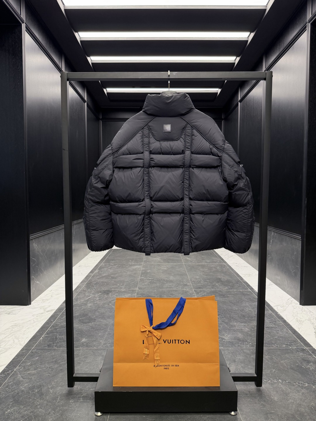 Cheap Louis Vuitton Thick Jackets For Men in 216607, $200 USD- [IB216607] - Replica Louis Vuitton Thick Jackets For Men