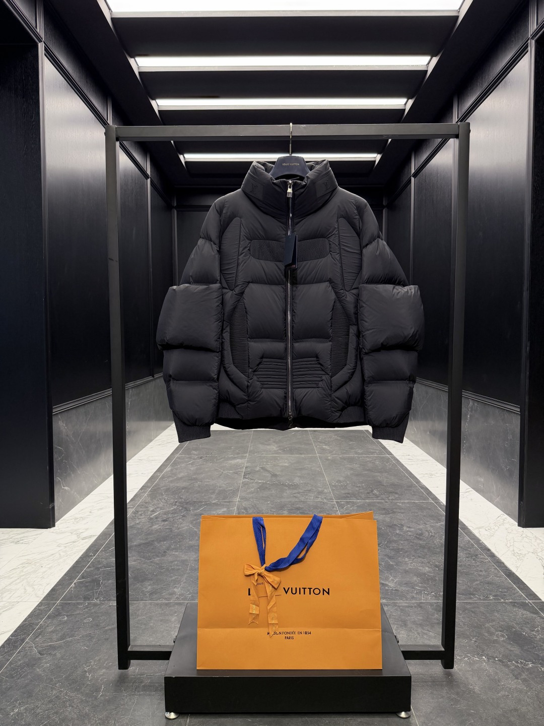 Cheap Louis Vuitton Thick Jackets For Men in 216608, $400 USD- [IB216608] - Replica Louis Vuitton Thick Jackets For Men