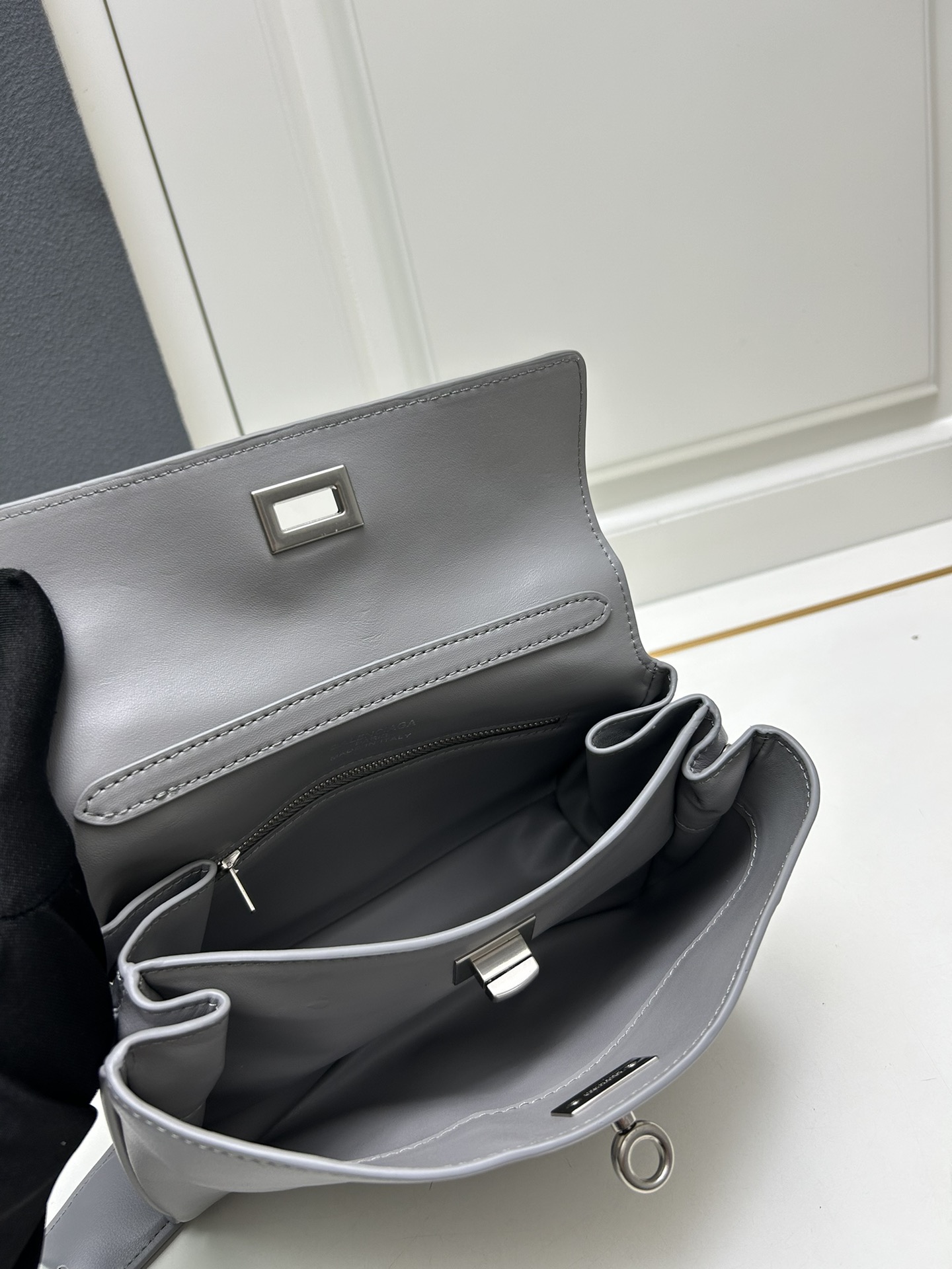 Cheap Balenciaga high quality Handbags in 216651, $105 USD- [IB216651] - Replica Balenciaga high quality Handbags