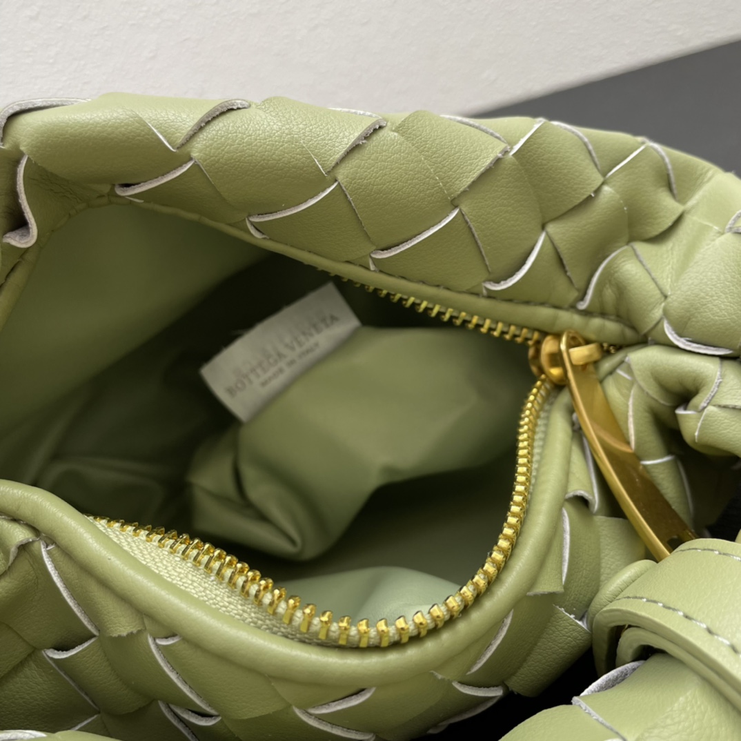 Cheap New Bottegana Veneta crescent-shaped bag in 217333, $110 USD- [IB217333] - Replica bottega veneta bags