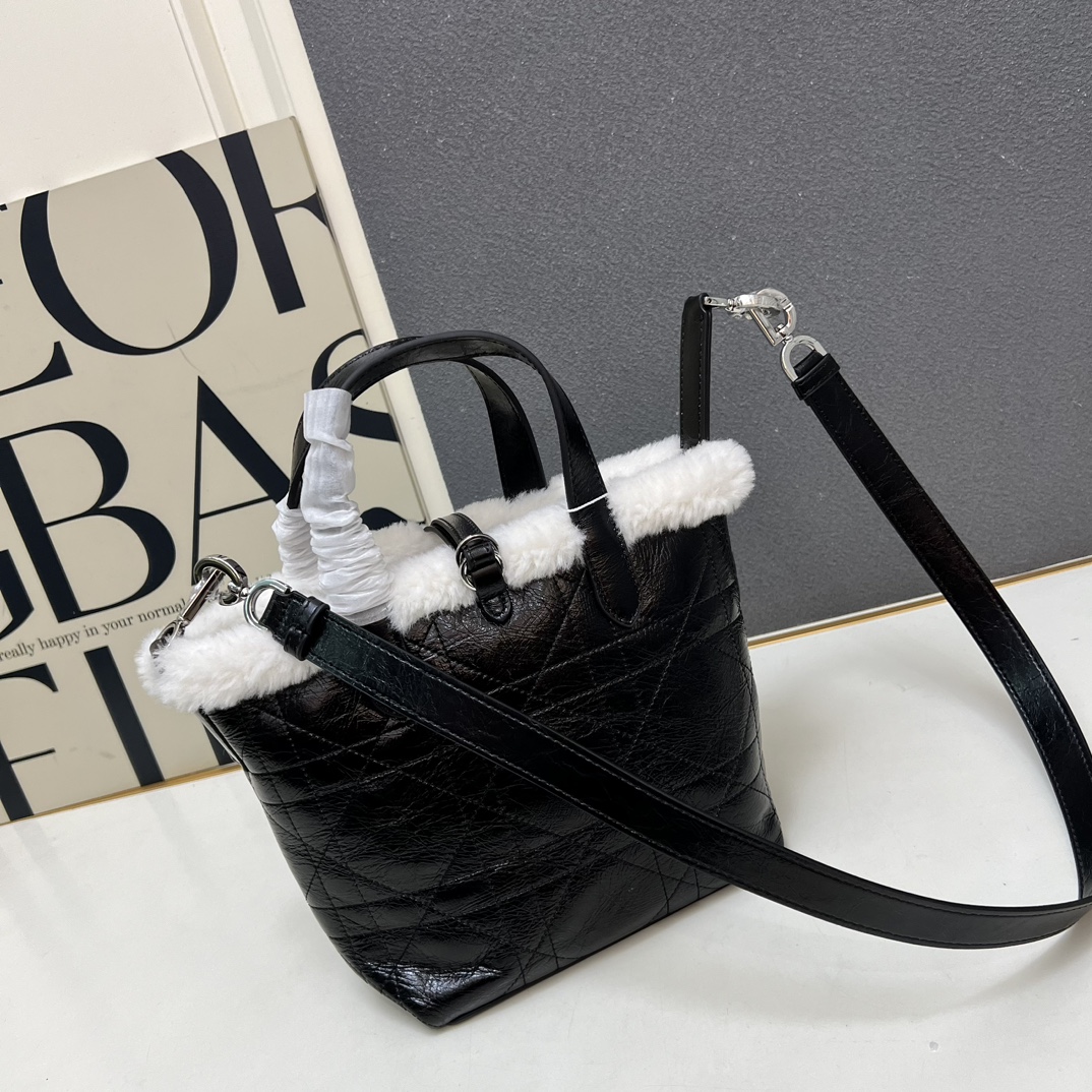 Cheap New Dior high-quality handbag in 217401, $115 USD- [IB217401] - Replica Dior AAA Quality Handbags