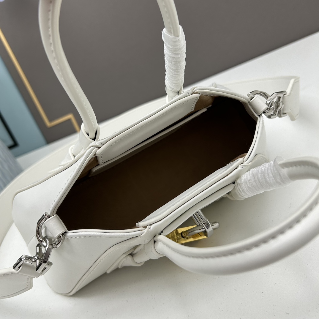 Cheap New Givenchy high-quality handbag in 217443, $115 USD- [IB217443] - Replica Givenchy AAA Quality  Bags