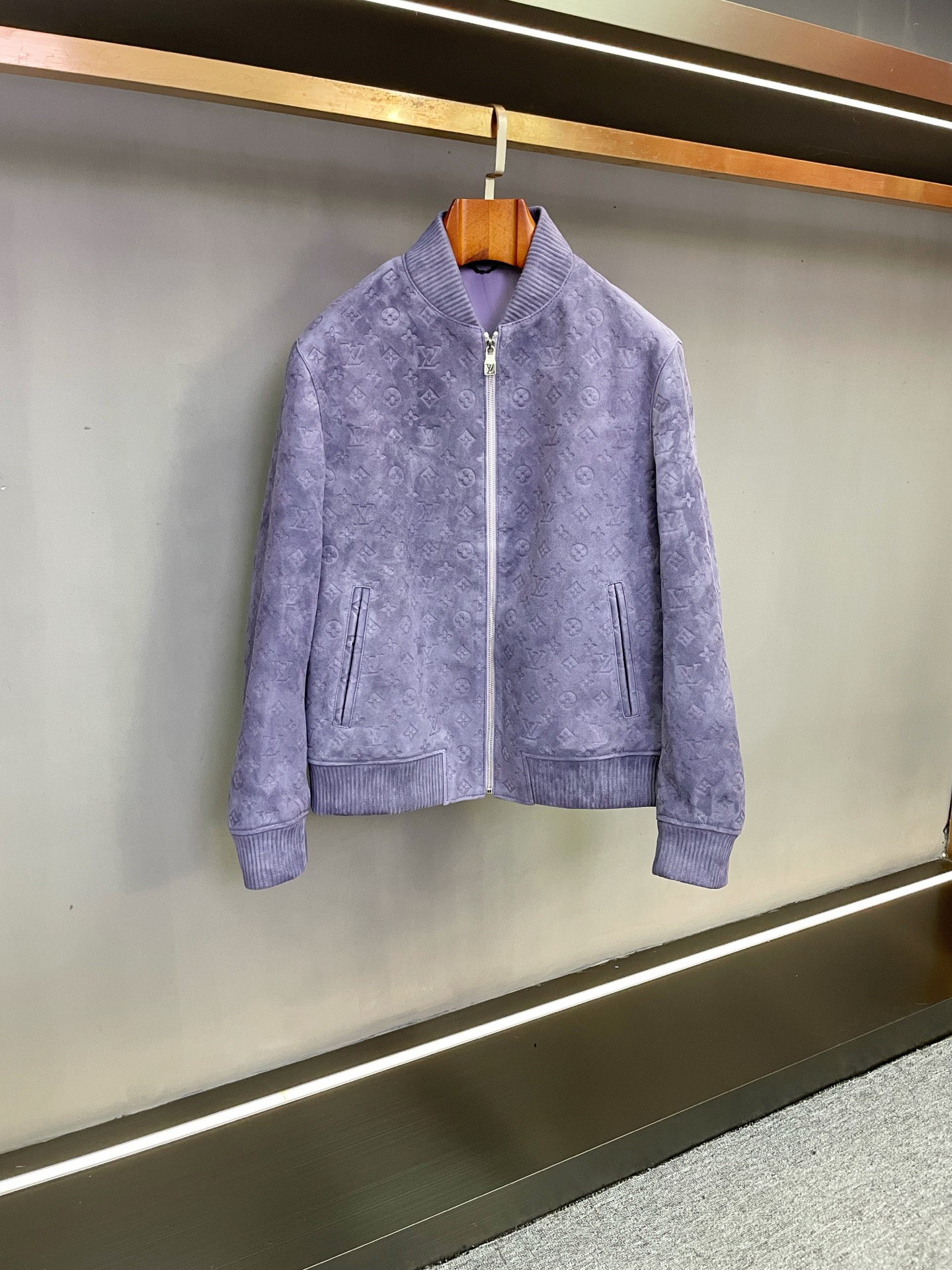 Cheap New Arrivals Louis Vuitton Top quality Leather Jackets For Men in 217456, $420 USD- [IB217456] - Replica Louis Vuitton Thick Jackets For Men