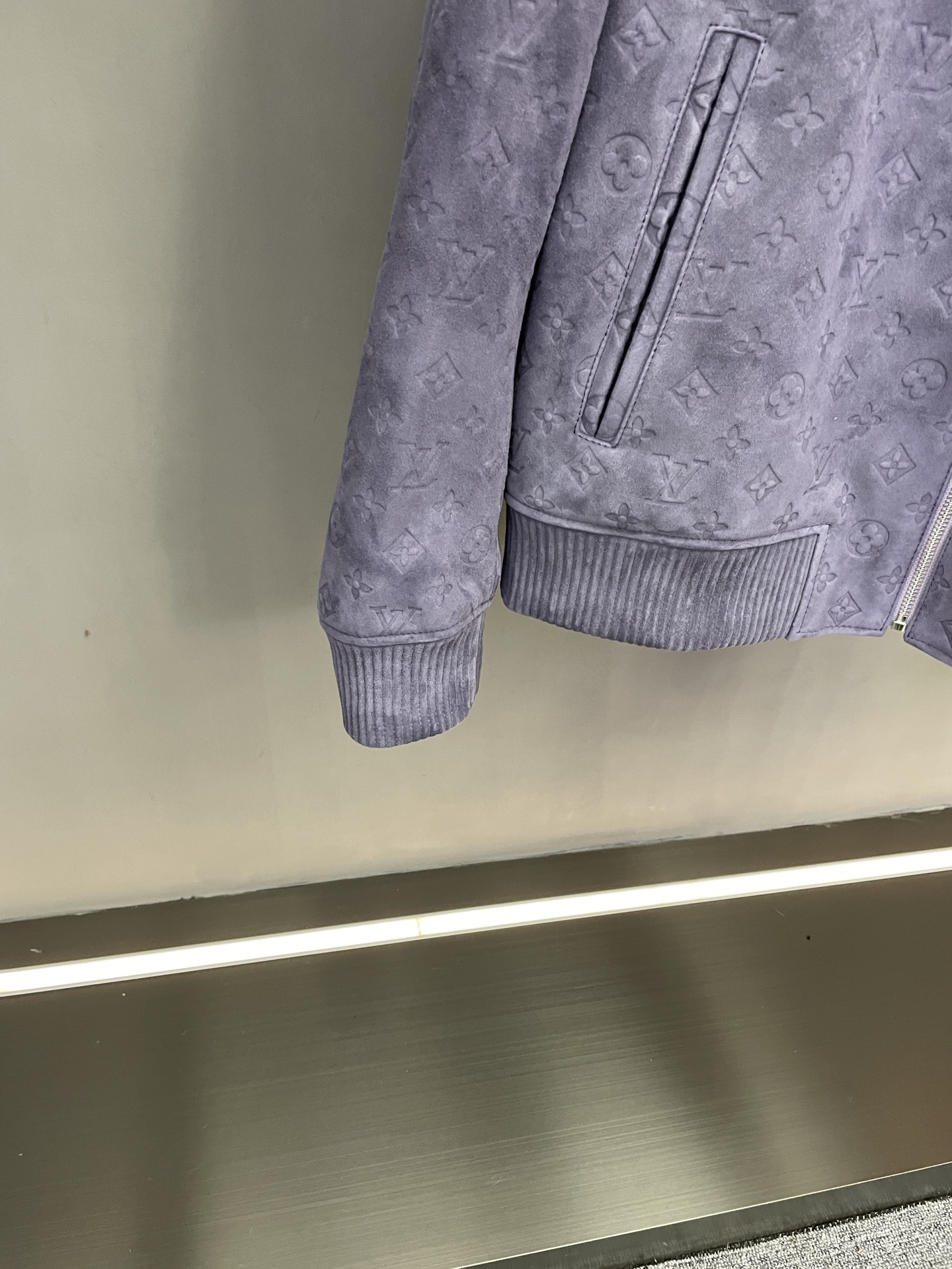Cheap New Arrivals Louis Vuitton Top quality Leather Jackets For Men in 217456, $420 USD- [IB217456] - Replica Louis Vuitton Thick Jackets For Men