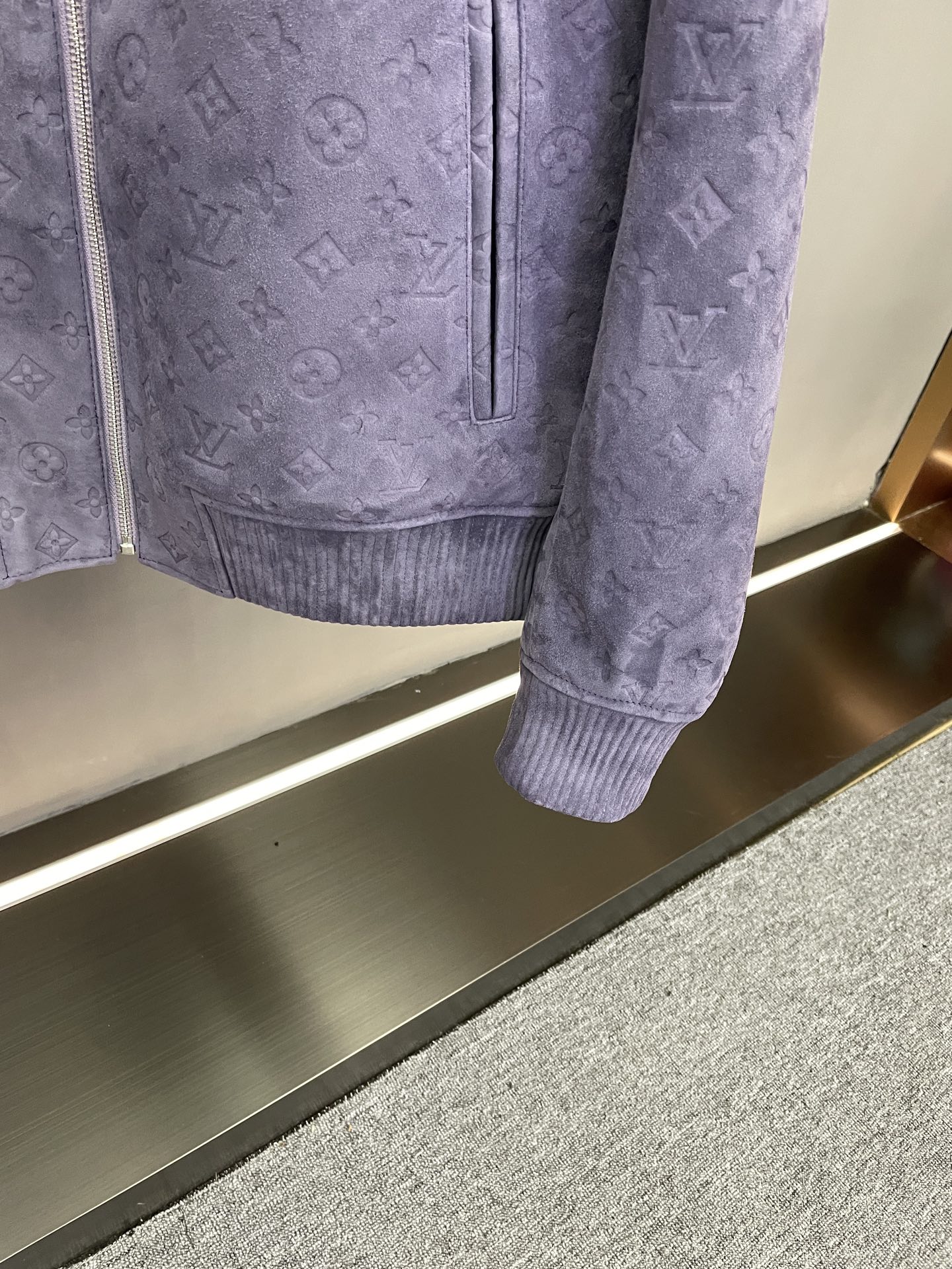 Cheap New Arrivals Louis Vuitton Top quality Leather Jackets For Men in 217456, $420 USD- [IB217456] - Replica Louis Vuitton Thick Jackets For Men