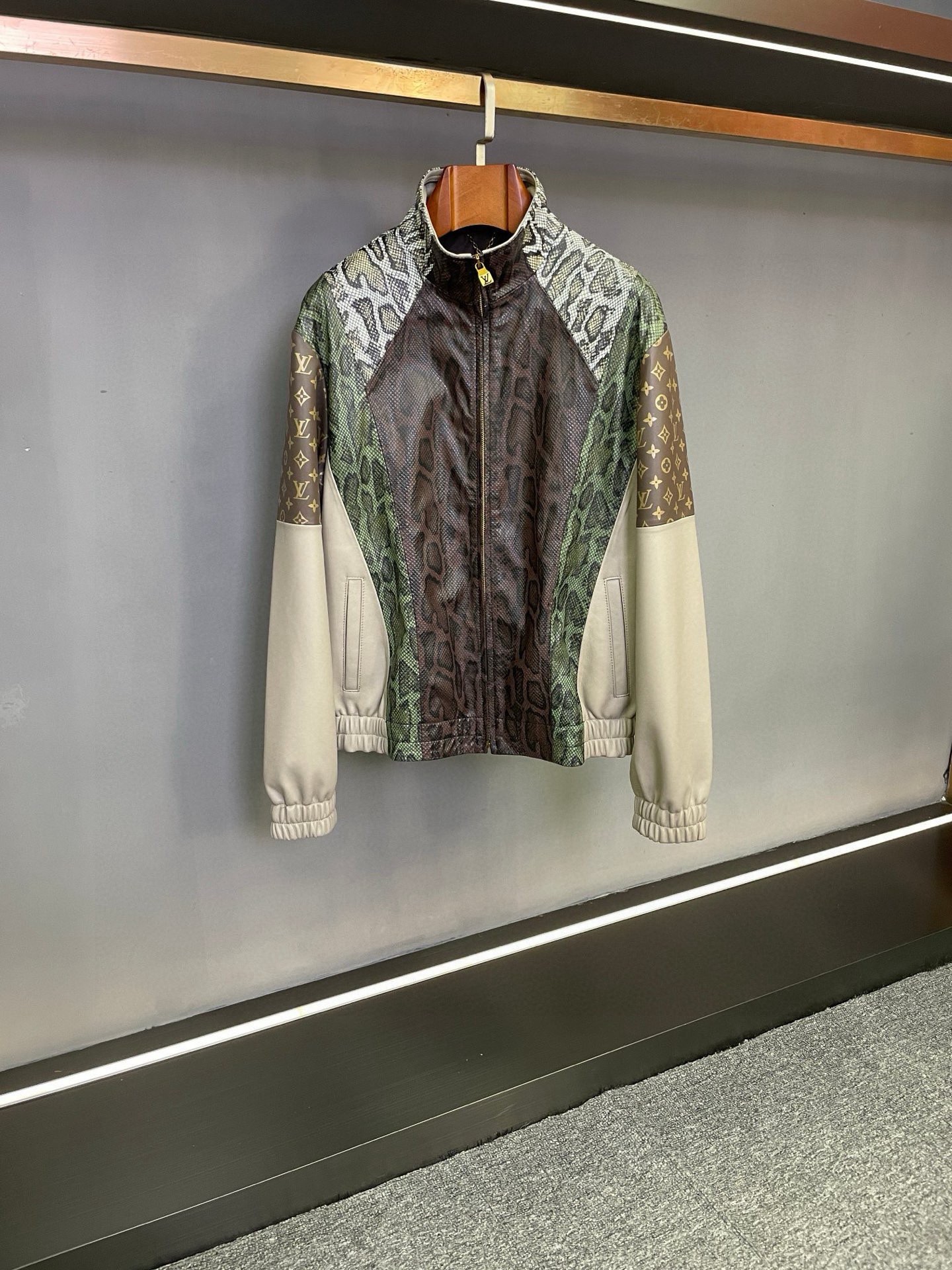 Cheap New Arrivals Louis Vuitton Top quality Leather Jackets For Men in 217460, $450 USD- [IB217460] - Replica Louis Vuitton Thick Jackets For Men