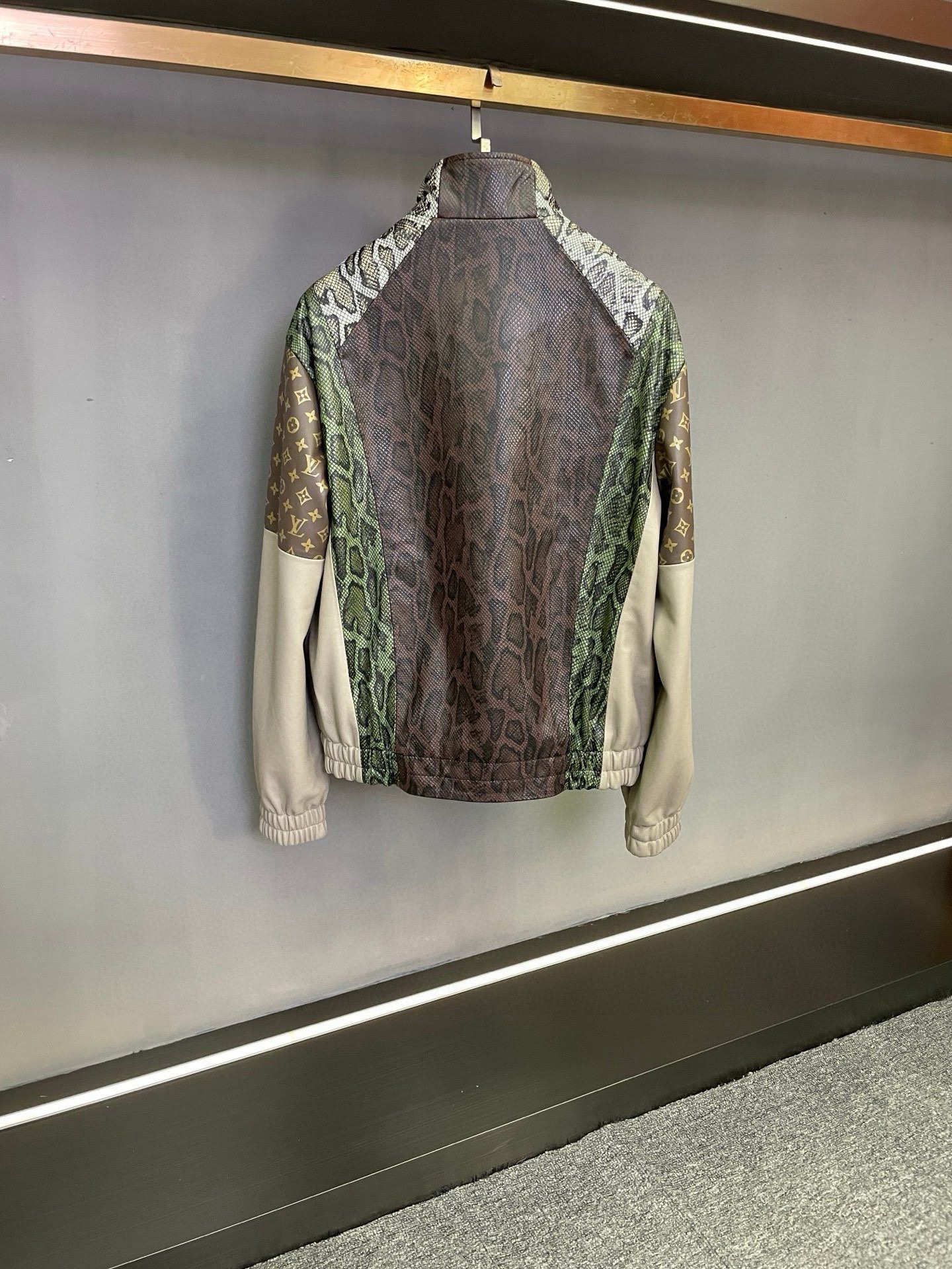 Cheap New Arrivals Louis Vuitton Top quality Leather Jackets For Men in 217460, $450 USD- [IB217460] - Replica Louis Vuitton Thick Jackets For Men