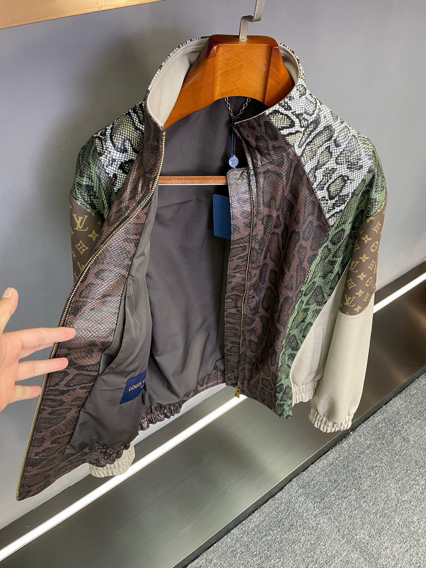 Cheap New Arrivals Louis Vuitton Top quality Leather Jackets For Men in 217460, $450 USD- [IB217460] - Replica Louis Vuitton Thick Jackets For Men