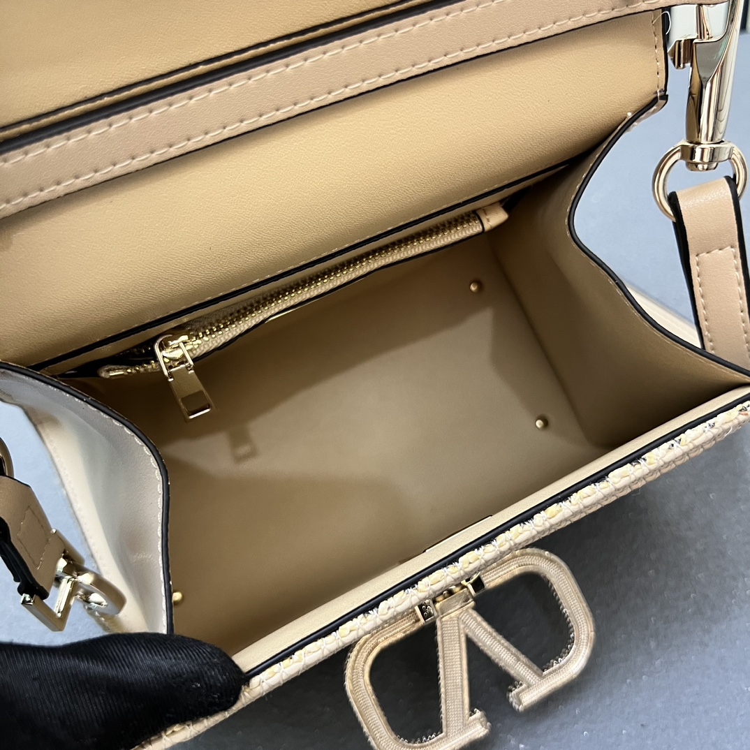 Cheap New Valentino high-quality handbag in 217561, $145 USD- [IB217561] - Replica Valentino AAA quality Handbags
