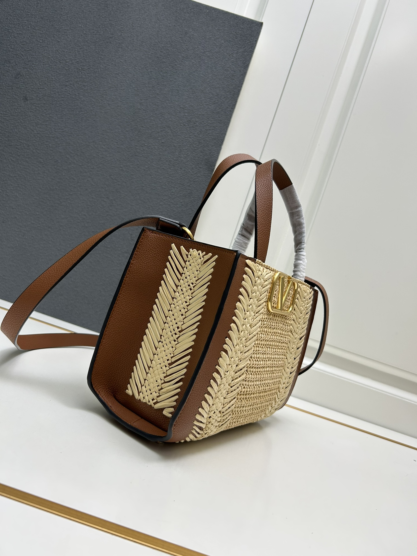 Cheap New Valentino high-quality handbag in 217568, $145 USD- [IB217568] - Replica Valentino AAA quality Handbags