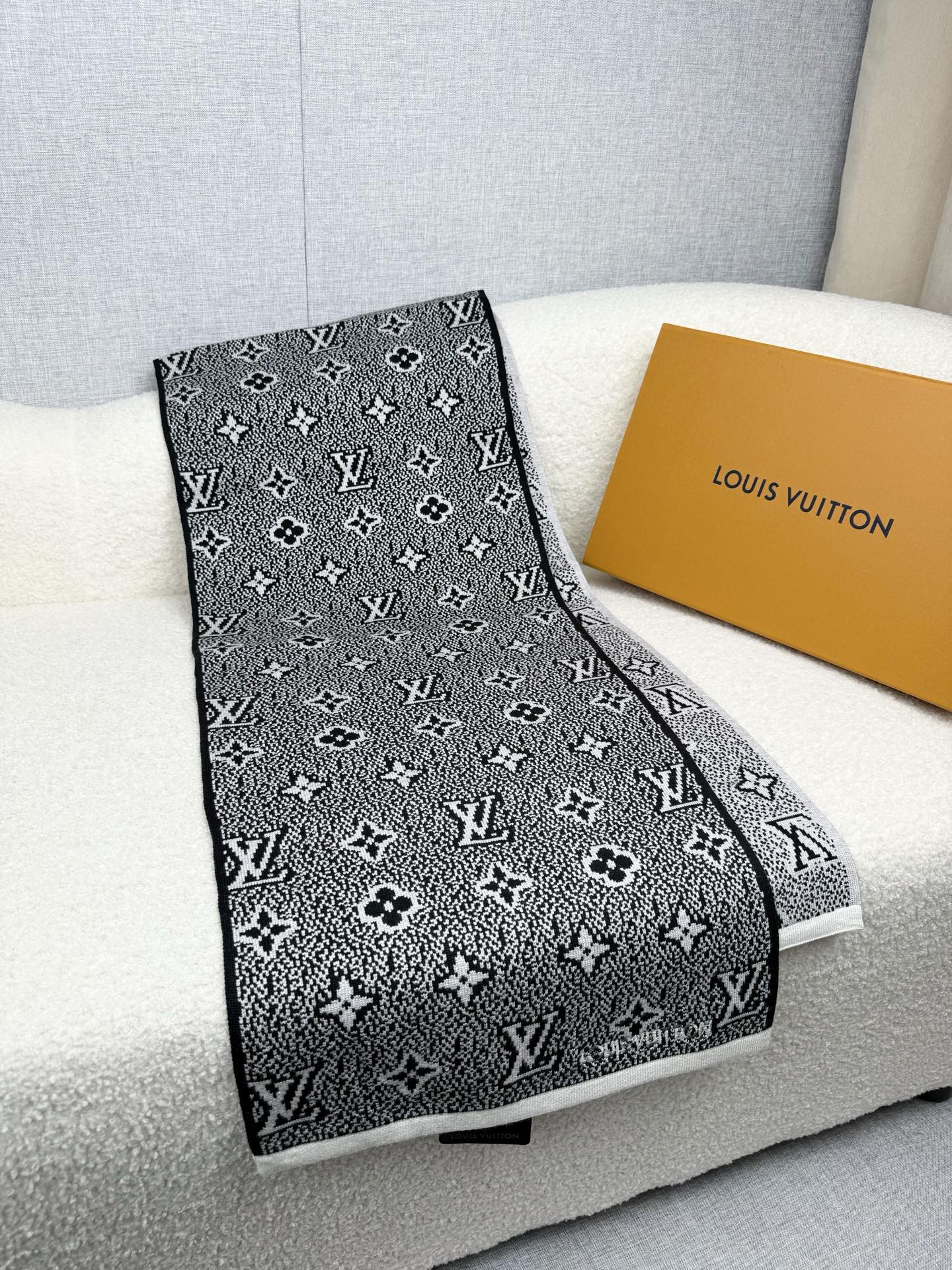 Cheap Louis Vuitton Scarf for Men in 218182, $55 USD- [IB218182] - Replica Louis Vuitton Scarf for Men