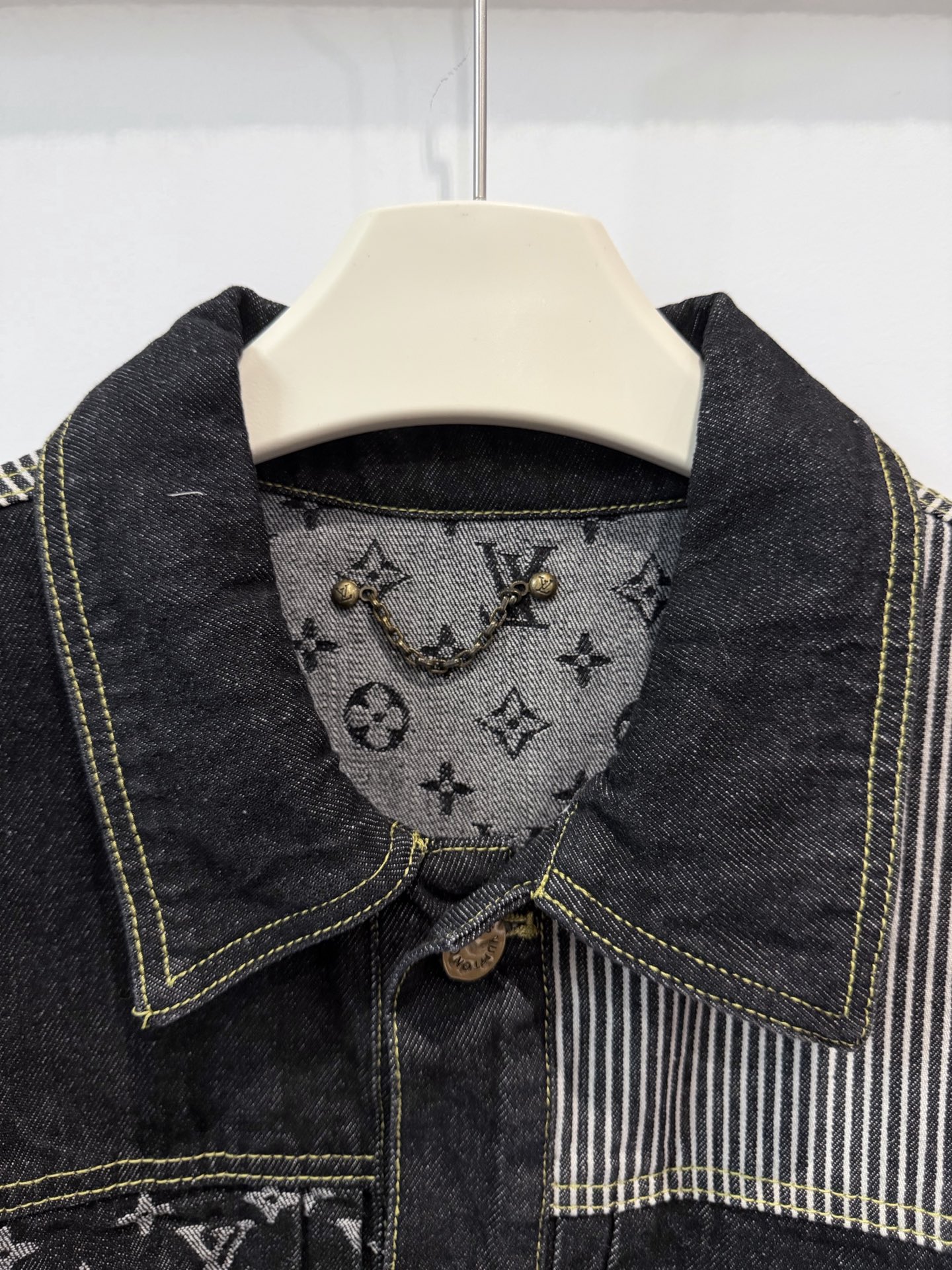 Cheap Louis Vuitton Thin Jackets For Men in 218870, $60 USD- [IB218870] - Replica Louis Vuitton Thin Jackets For Men