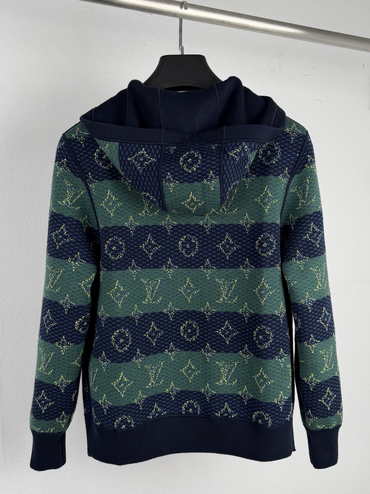 Cheap Louis Vuitton Thin Jackets For Men in 219956, $105 USD- [IB219956] - Replica Louis Vuitton Thin Jackets For Men