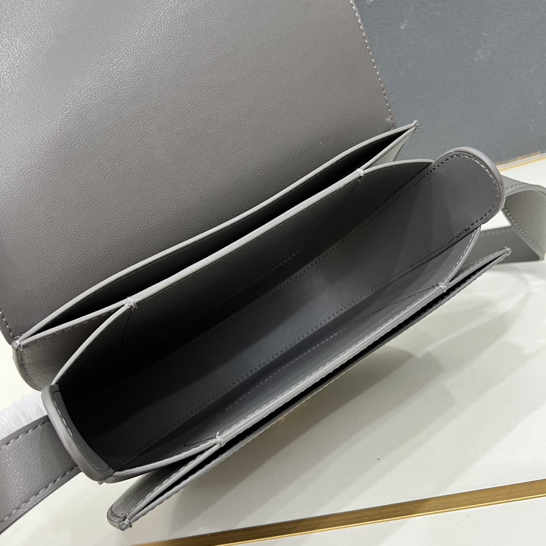 Cheap Burberry AAA+++ Crossbody Bags in 220132, $130 USD- [IB220132] - Replica Burberry AAA+++ Crossbody Bags