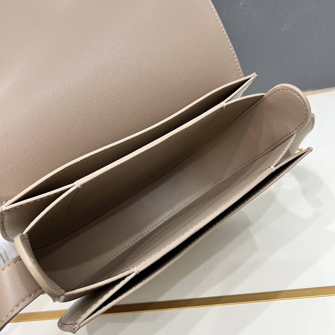 Cheap Burberry AAA+++ Crossbody Bags in 220136, $130 USD- [IB220136] - Replica Burberry AAA+++ Crossbody Bags