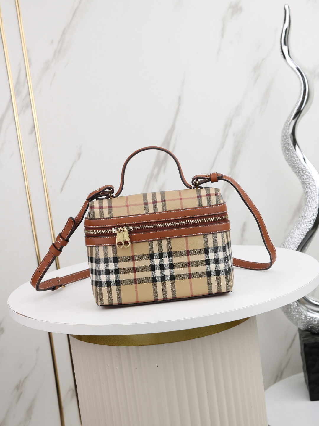 Cheap Burberry AAA+++ Crossbody Bags in 220139, $120 USD- [IB220139] - Replica Burberry AAA+++ Crossbody Bags