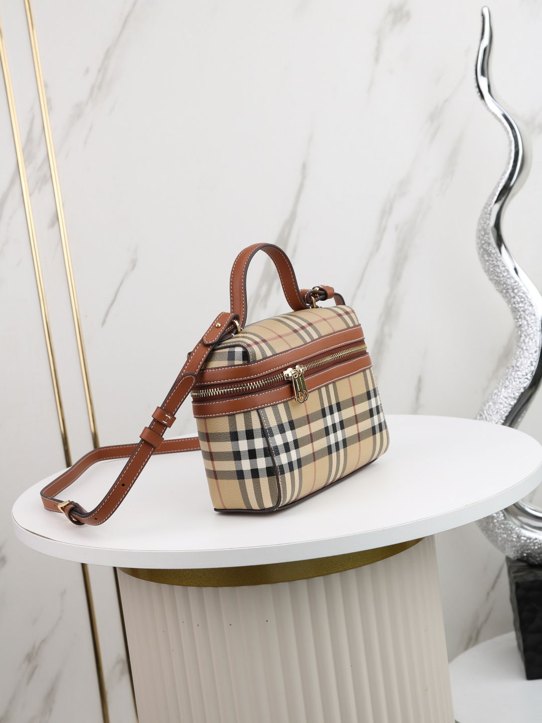 Cheap Burberry AAA+++ Crossbody Bags in 220139, $120 USD- [IB220139] - Replica Burberry AAA+++ Crossbody Bags