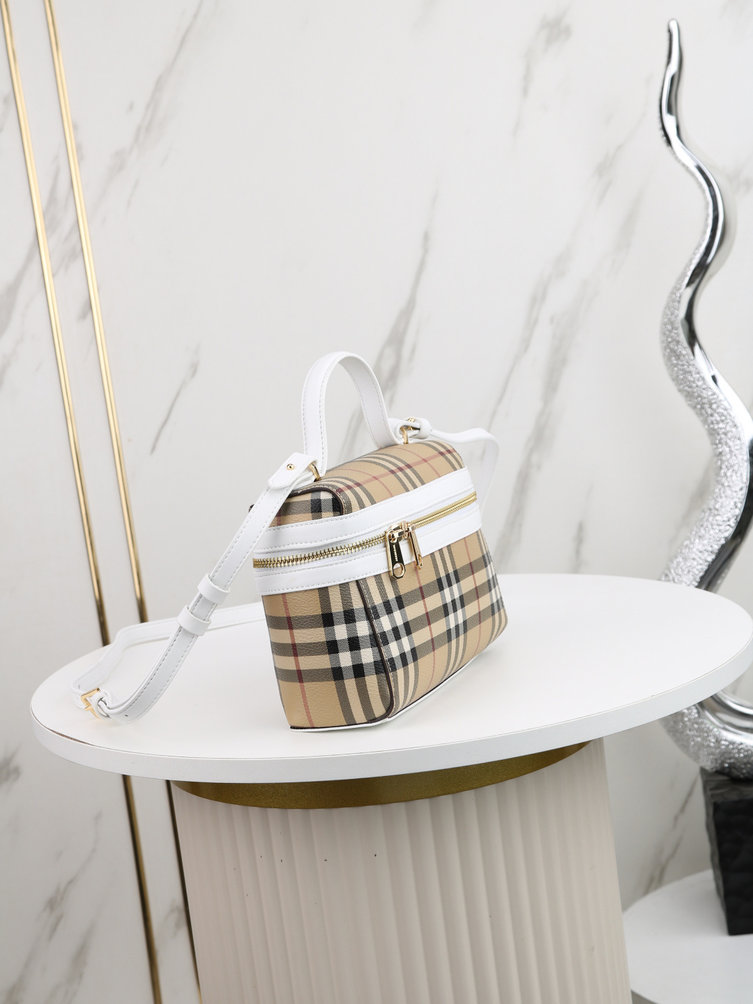Cheap Burberry AAA+++ Crossbody Bags in 220140, $120 USD- [IB220140] - Replica Burberry AAA+++ Crossbody Bags