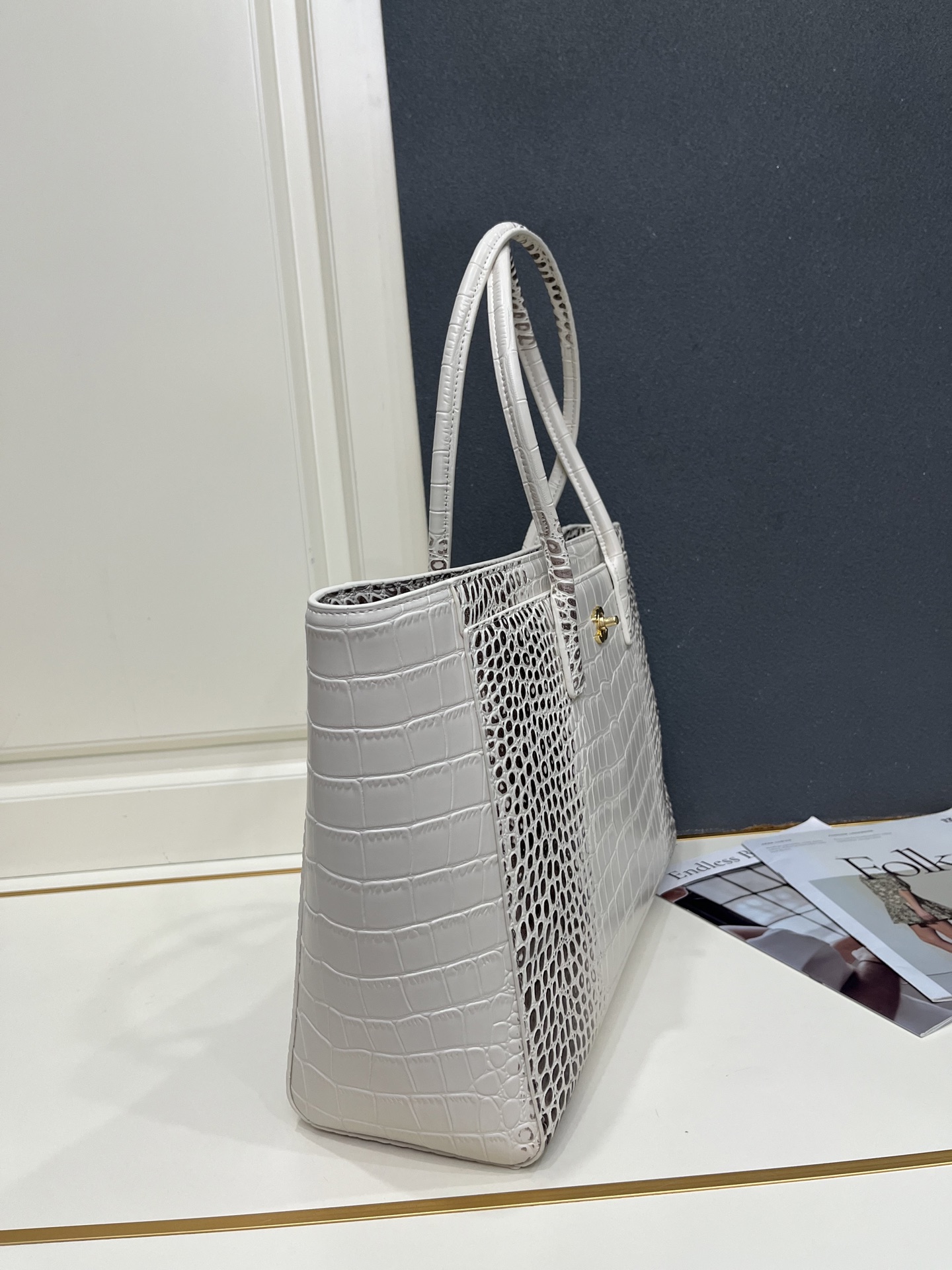 Cheap Chanel AAA quality Handbags in 220148, $130 USD- [IB220148] - Replica Chanel AAA quality Handbags