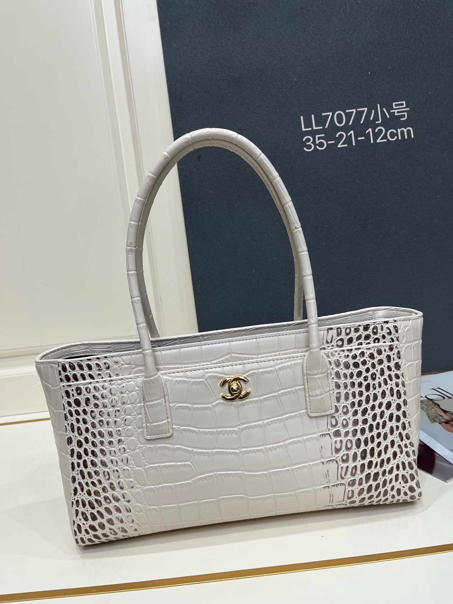 Cheap Chanel AAA quality Handbags in 220155, $125 USD- [IB220155] - Replica Chanel AAA quality Handbags