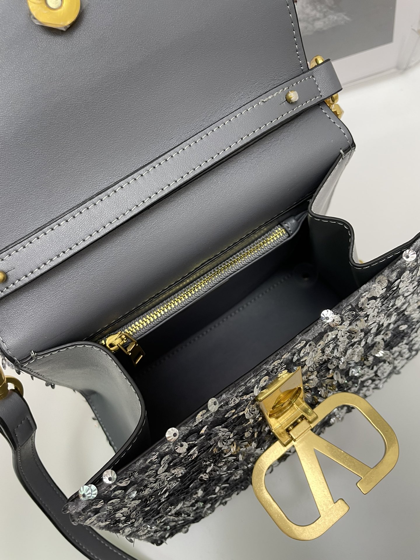 Cheap Valentino AAA quality Handbags in 220287, $130 USD- [IB220287] - Replica Valentino AAA quality Handbags