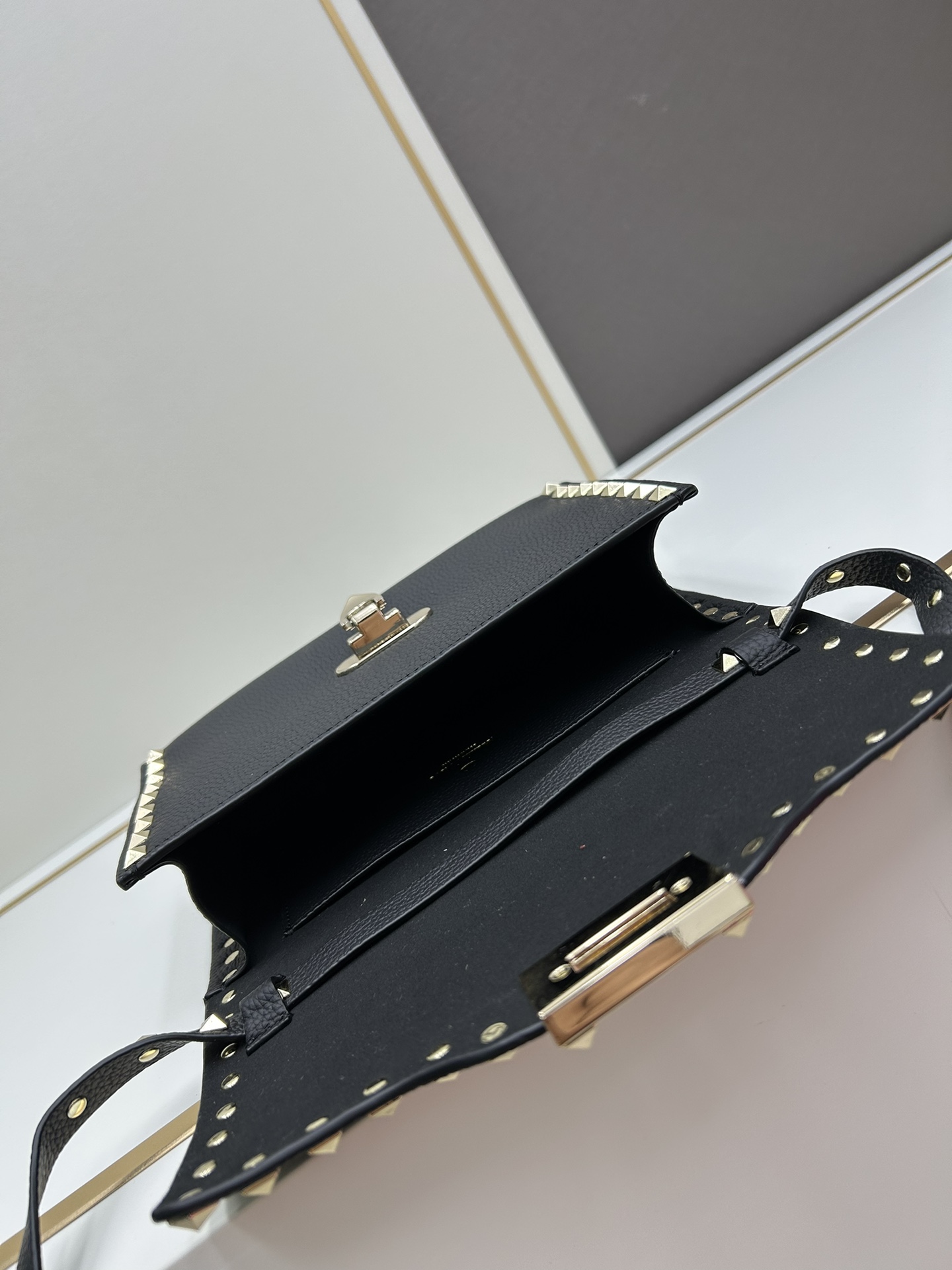 Cheap Valentino AAA quality Handbags in 220295, $105 USD- [IB220295] - Replica Valentino AAA quality Handbags
