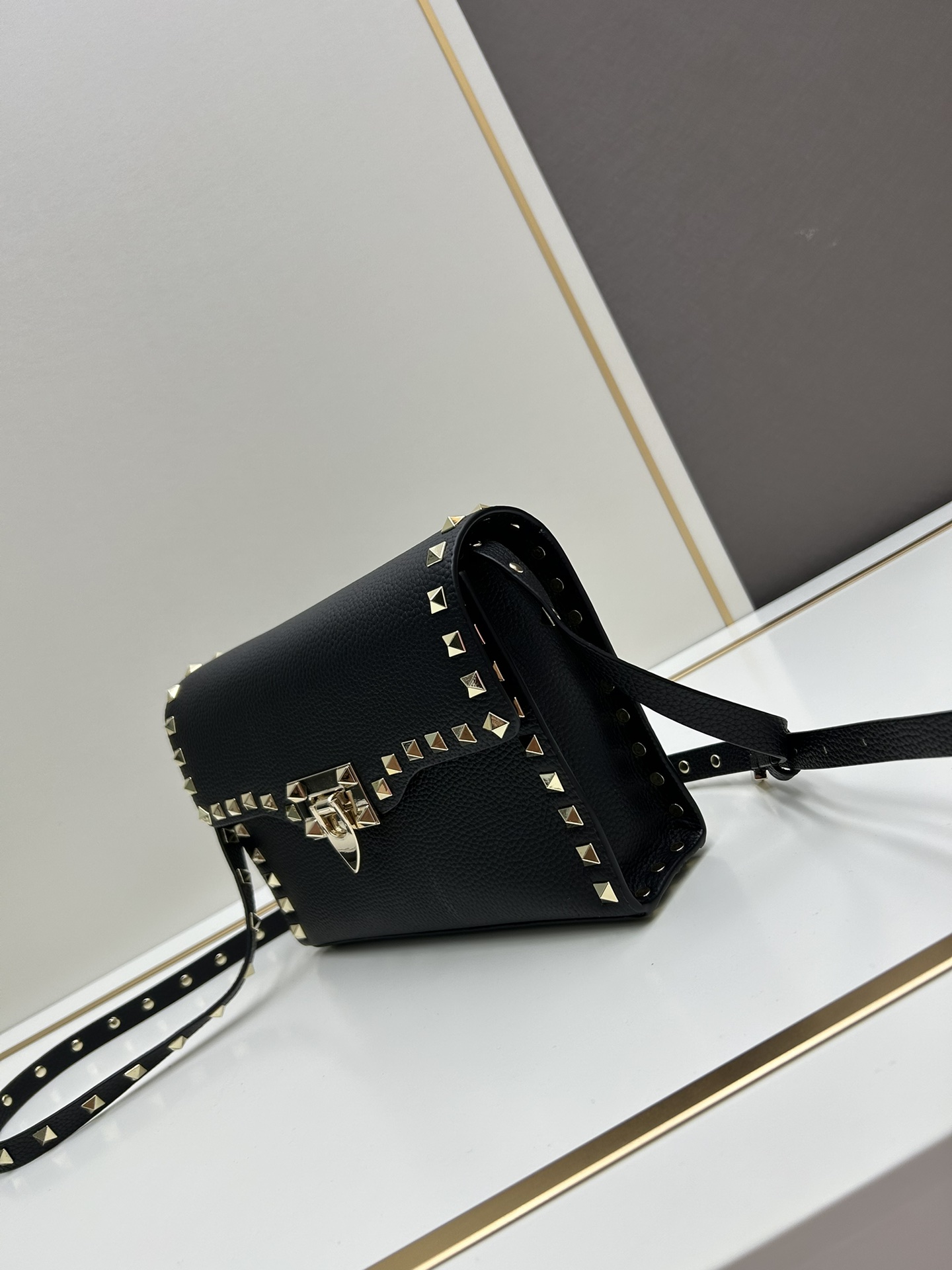 Cheap Valentino AAA quality Handbags in 220295, $105 USD- [IB220295] - Replica Valentino AAA quality Handbags