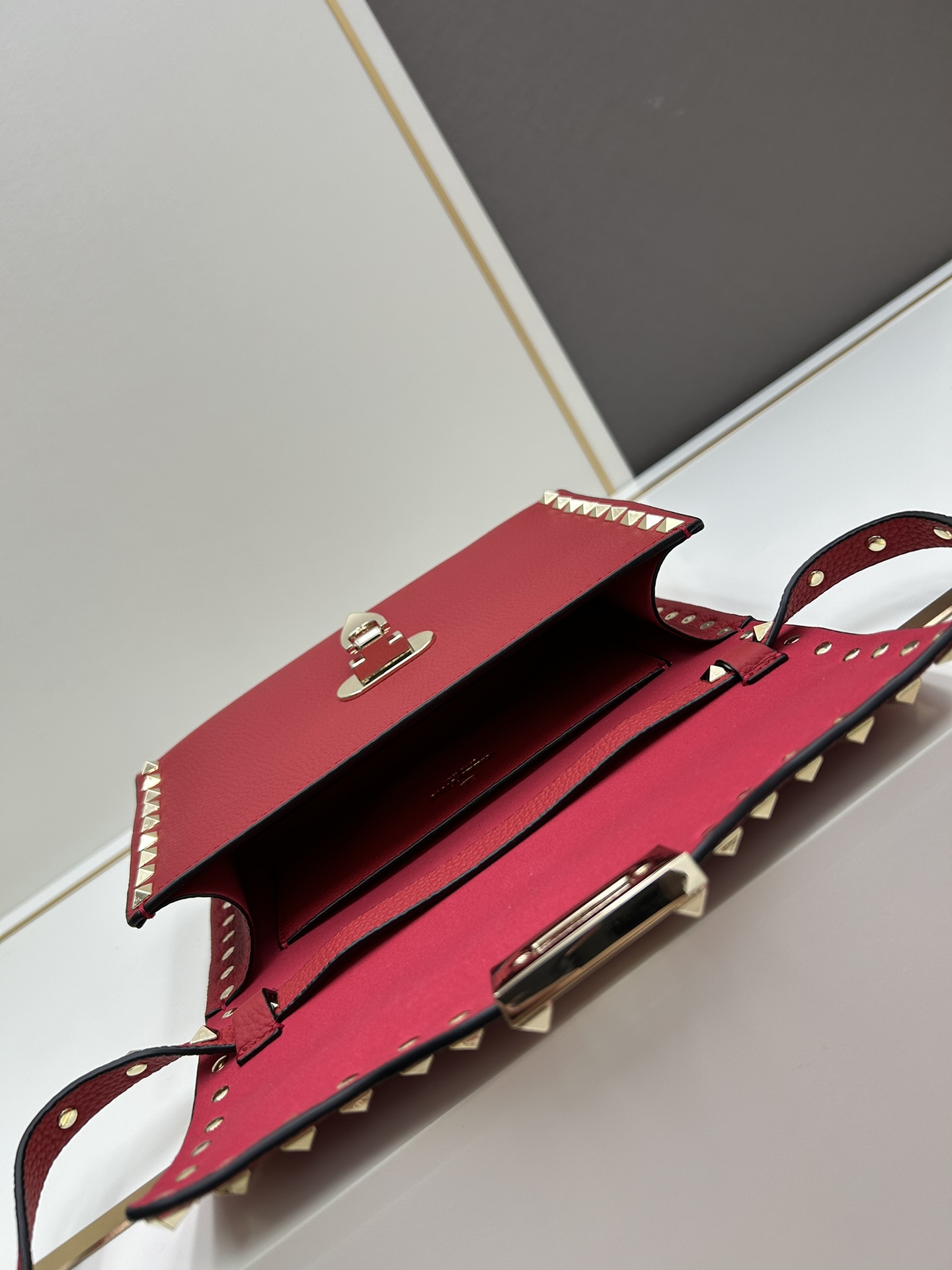 Cheap Valentino AAA quality Handbags in 220296, $105 USD- [IB220296] - Replica Valentino AAA quality Handbags