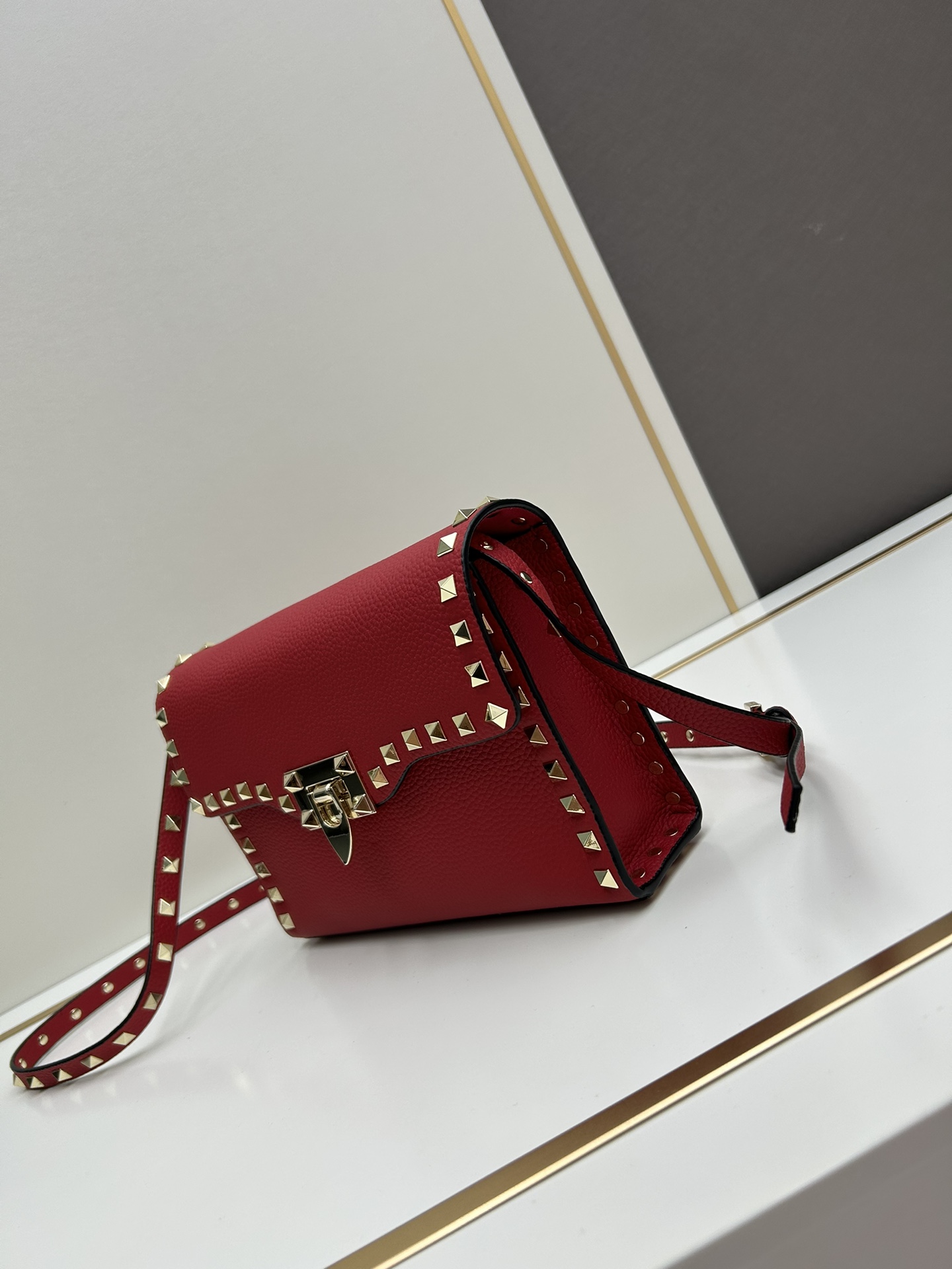 Cheap Valentino AAA quality Handbags in 220296, $105 USD- [IB220296] - Replica Valentino AAA quality Handbags