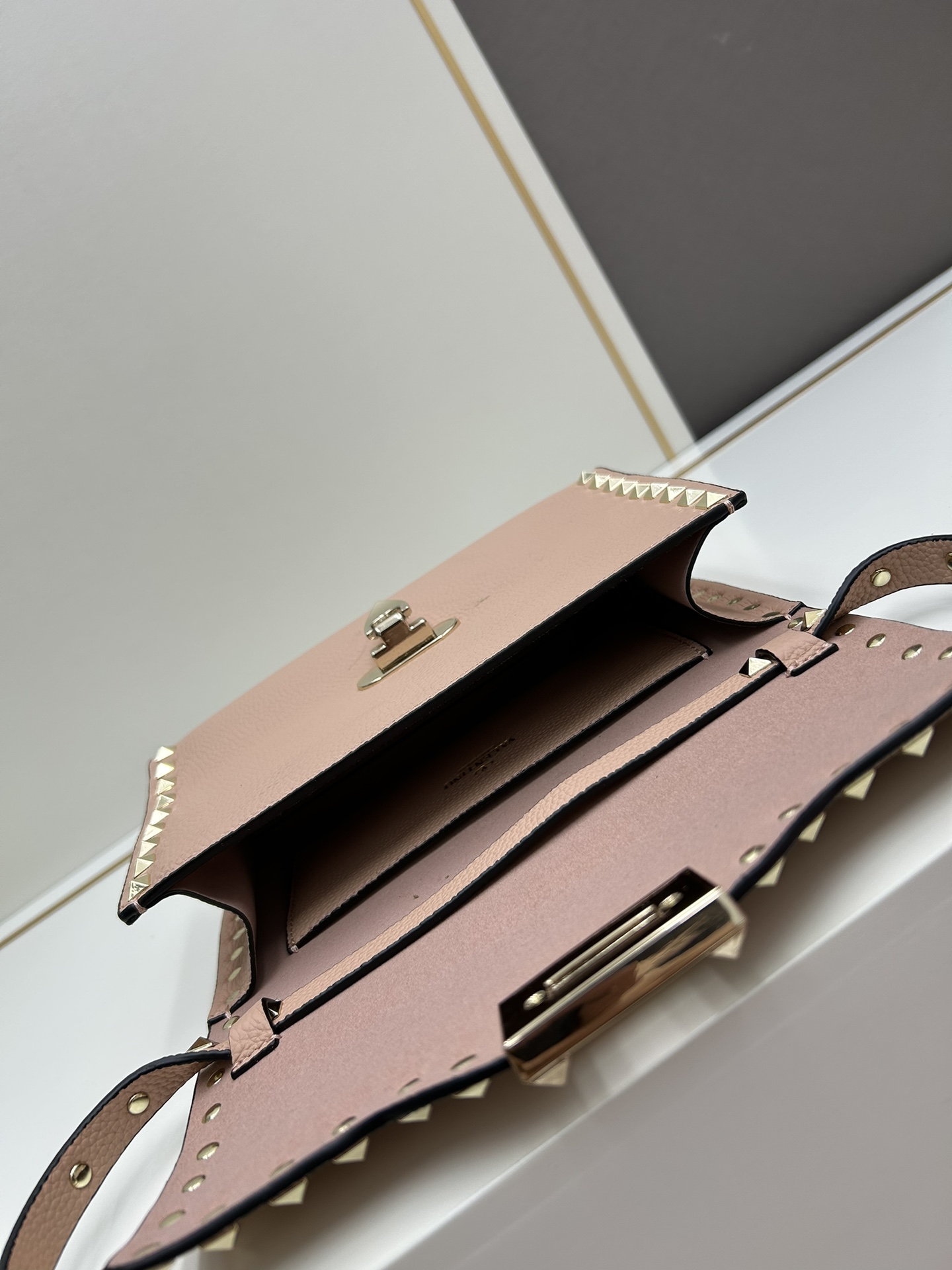 Cheap Valentino AAA quality Handbags in 220297, $105 USD- [IB220297] - Replica Valentino AAA quality Handbags