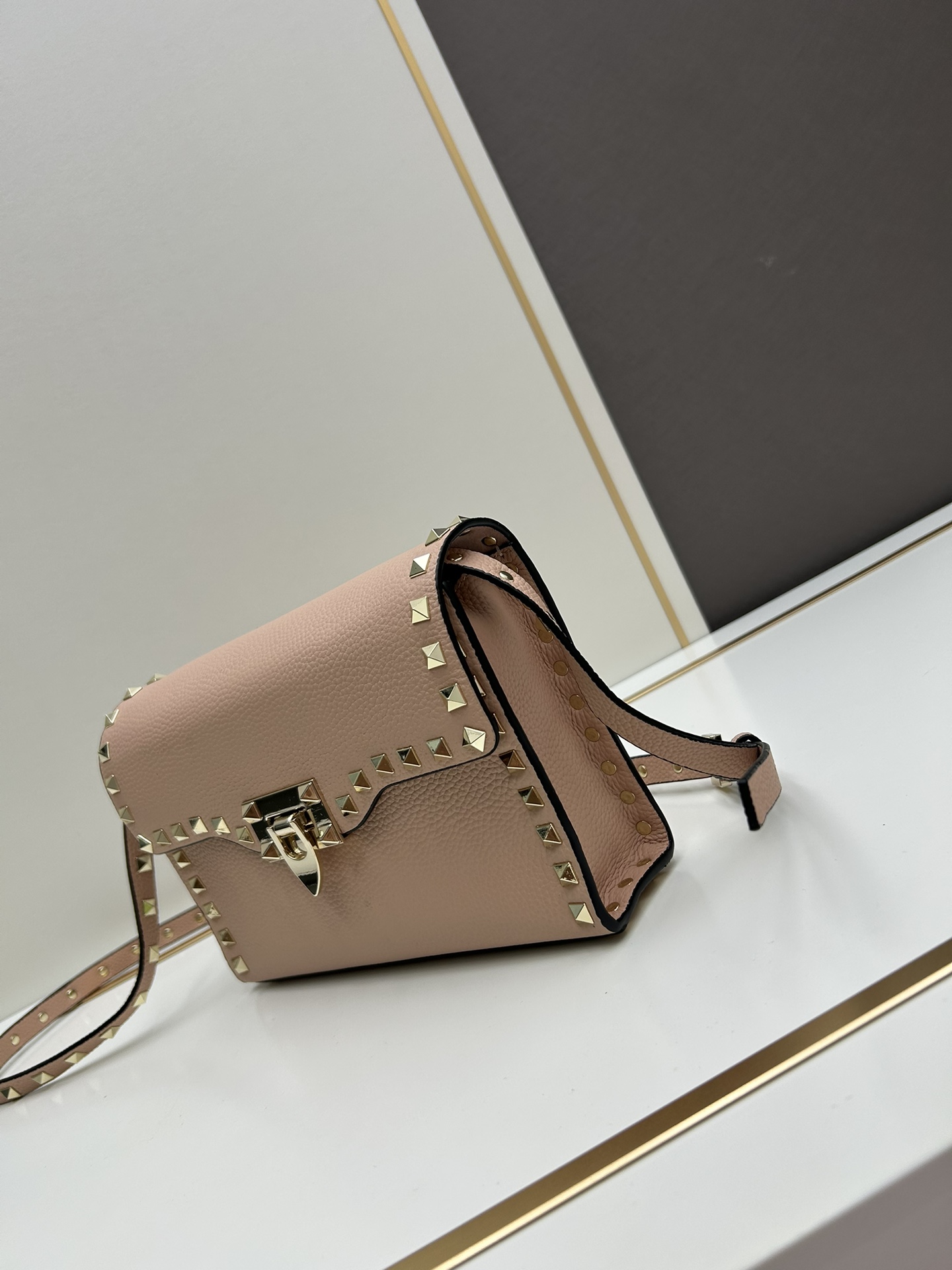 Cheap Valentino AAA quality Handbags in 220297, $105 USD- [IB220297] - Replica Valentino AAA quality Handbags