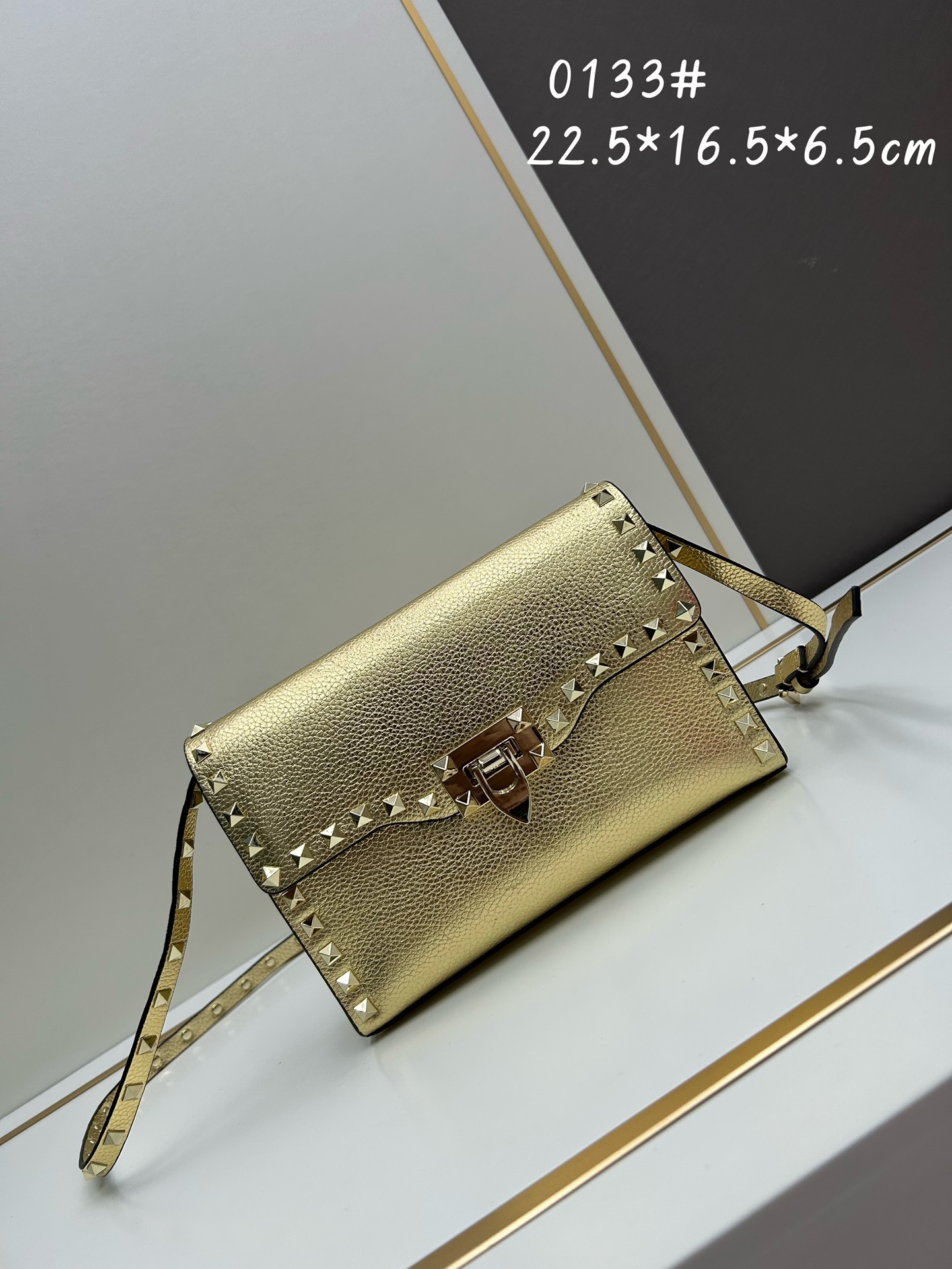 Cheap Valentino AAA quality Handbags in 220298, $105 USD- [IB220298] - Replica Valentino AAA quality Handbags