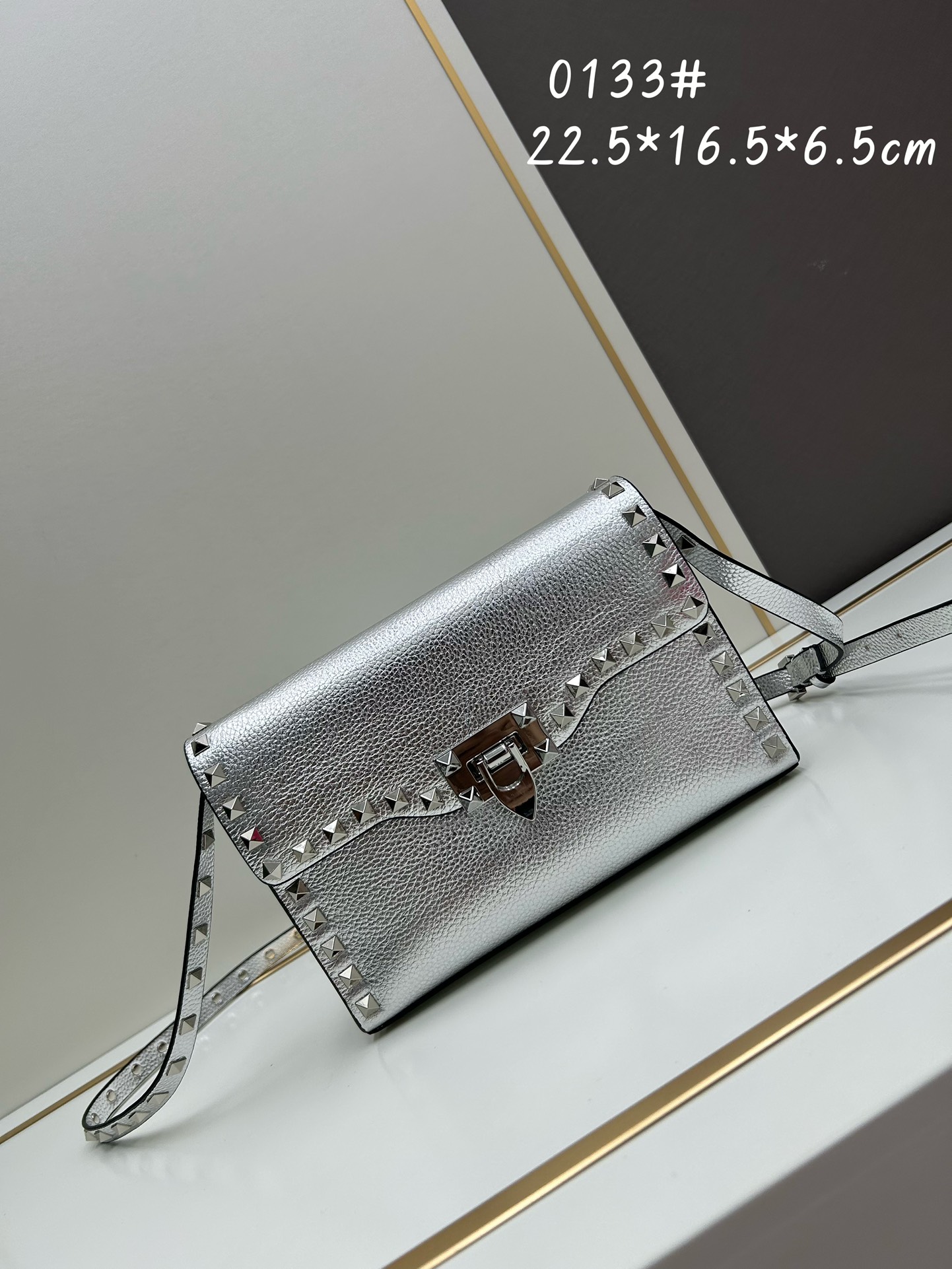 Cheap Valentino AAA quality Handbags in 220299, $105 USD- [IB220299] - Replica Valentino AAA quality Handbags