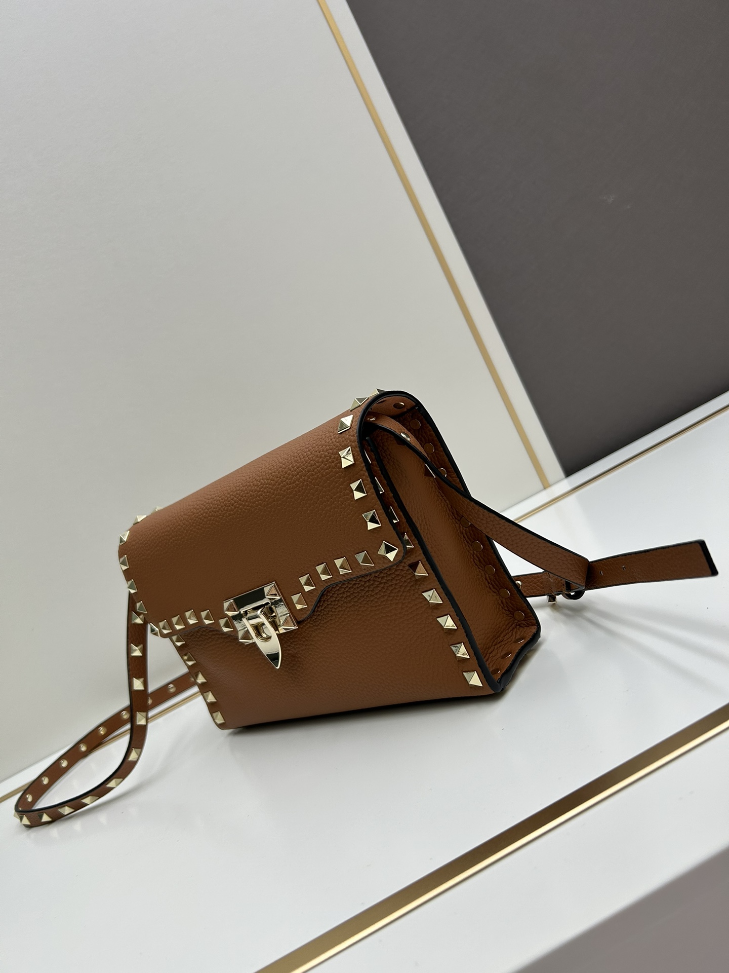 Cheap Valentino AAA quality Handbags in 220300, $105 USD- [IB220300] - Replica Valentino AAA quality Handbags